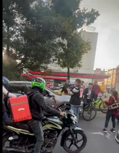Conductor señalado de embestir a ciclista al norte de Bogotá se defiende: “escuché disparos al aire y golpes en el carro” 