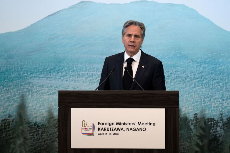 El Secretario de Estado estadounidense Antony Blinken ofrece una rueda de prensa en el Karuizawa Prince Hotel West en Karuizawa, prefectura de Nagano, Japón, 18 de abril de 2023.     ZHANG Xiaoyu/Pool vía REUTERS