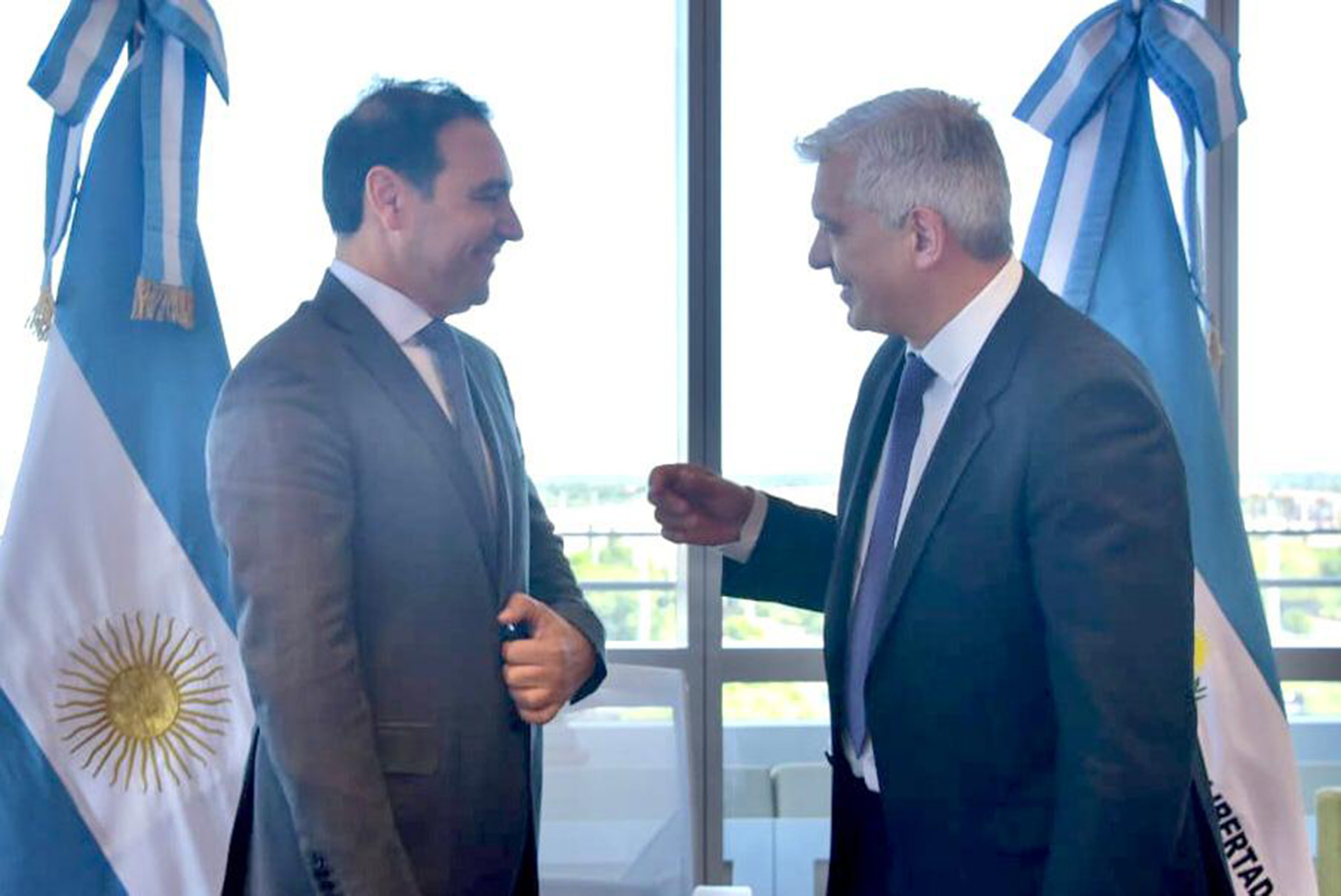 Ayer el ministro Julián Domínguez con el gobernador de Corrientes, Gustavo Valdés. 