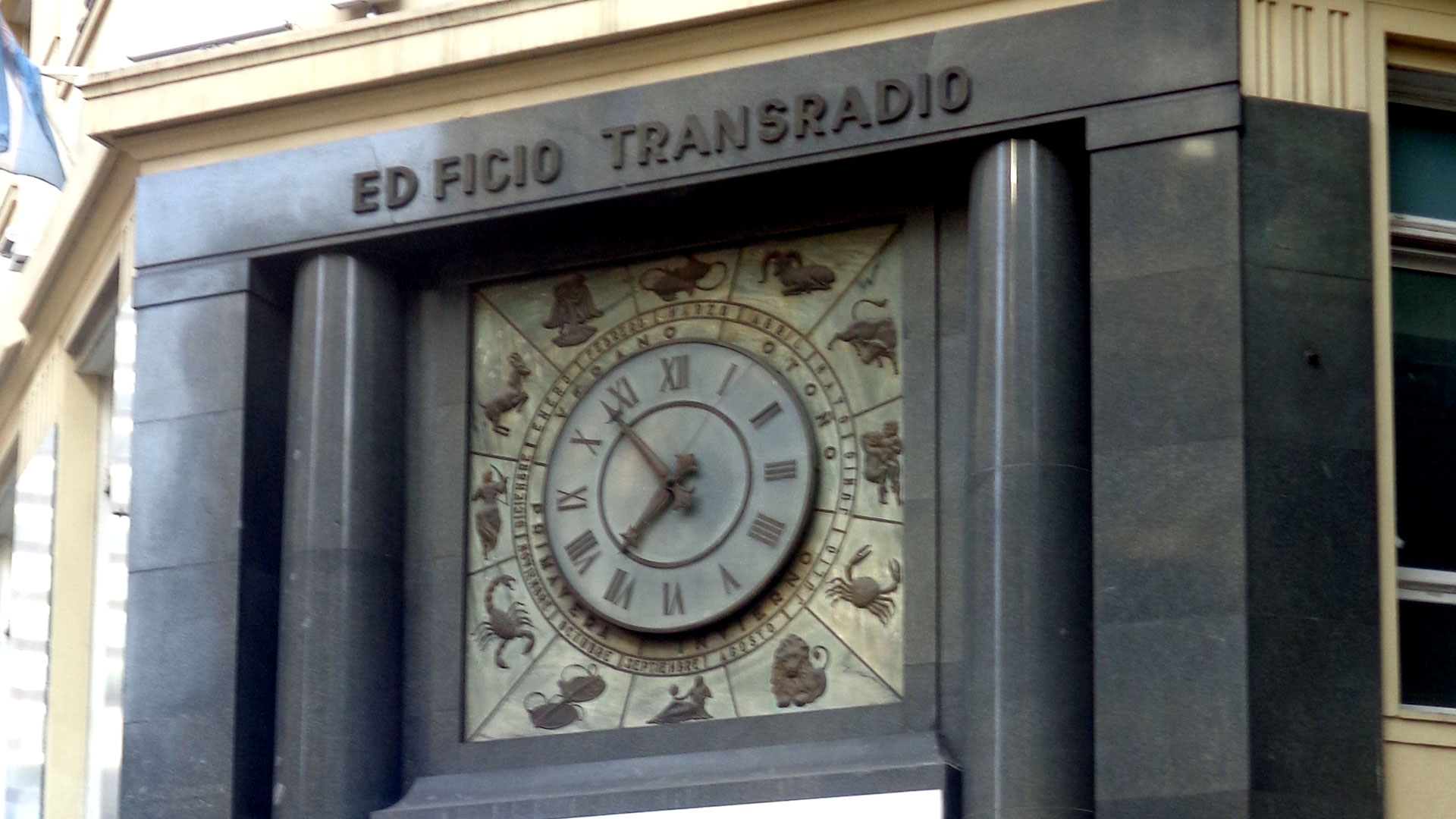 Reloj Zodiacal de avenida Corrientes y San Martín
