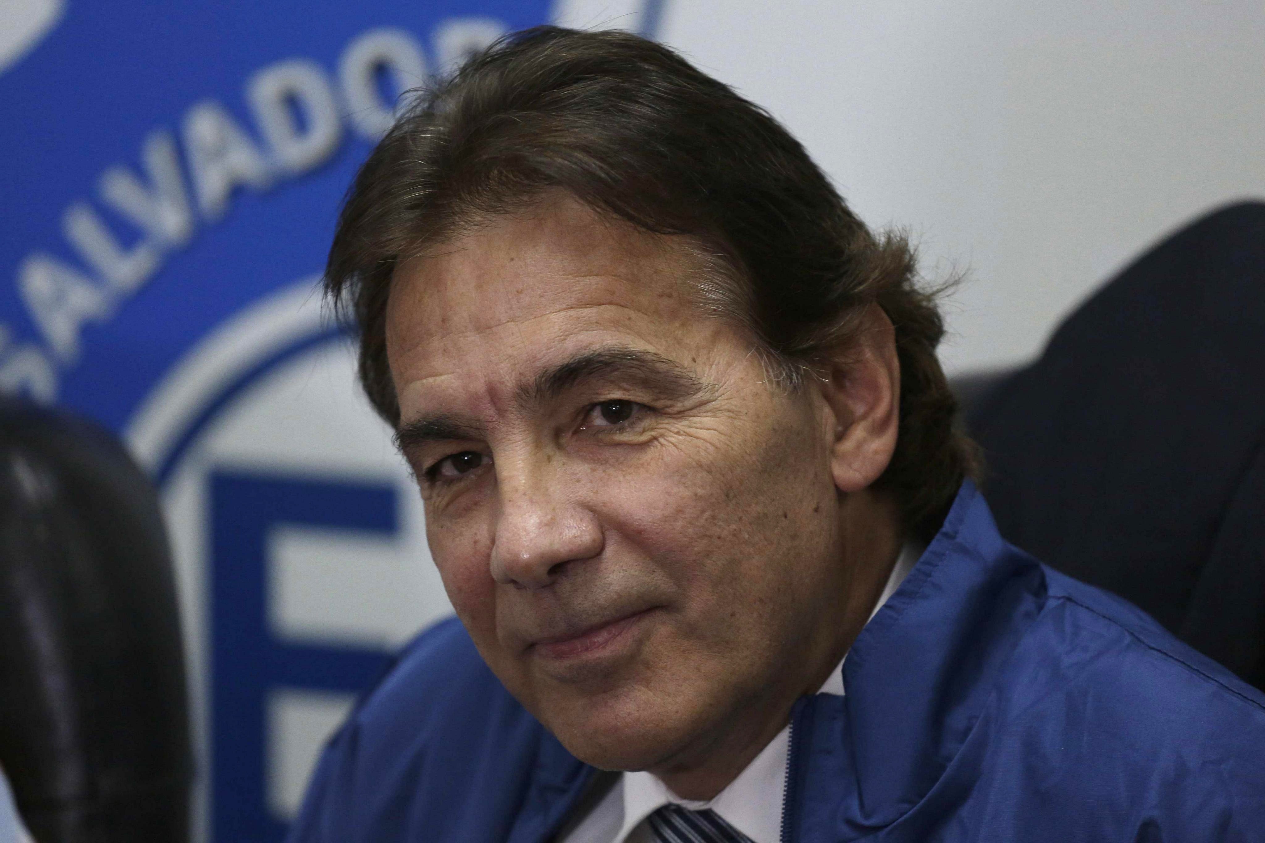 “Sí hizo falta”: Carlos de los Cobos insistió que el Chicharito debió ir a Qatar 2022