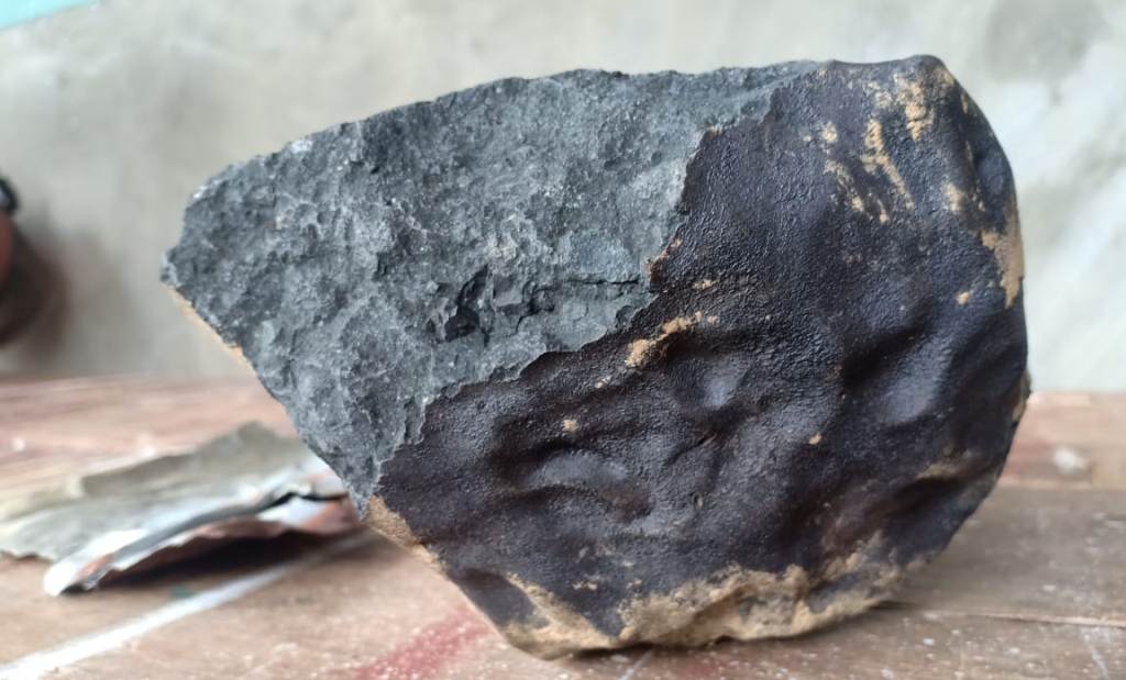 Indonesia Cayo Un Meteorito Sobre El Techo De La Casa De Un Fabricante De Ataudes Y Lo Convirtio En Milllonario Infobae
