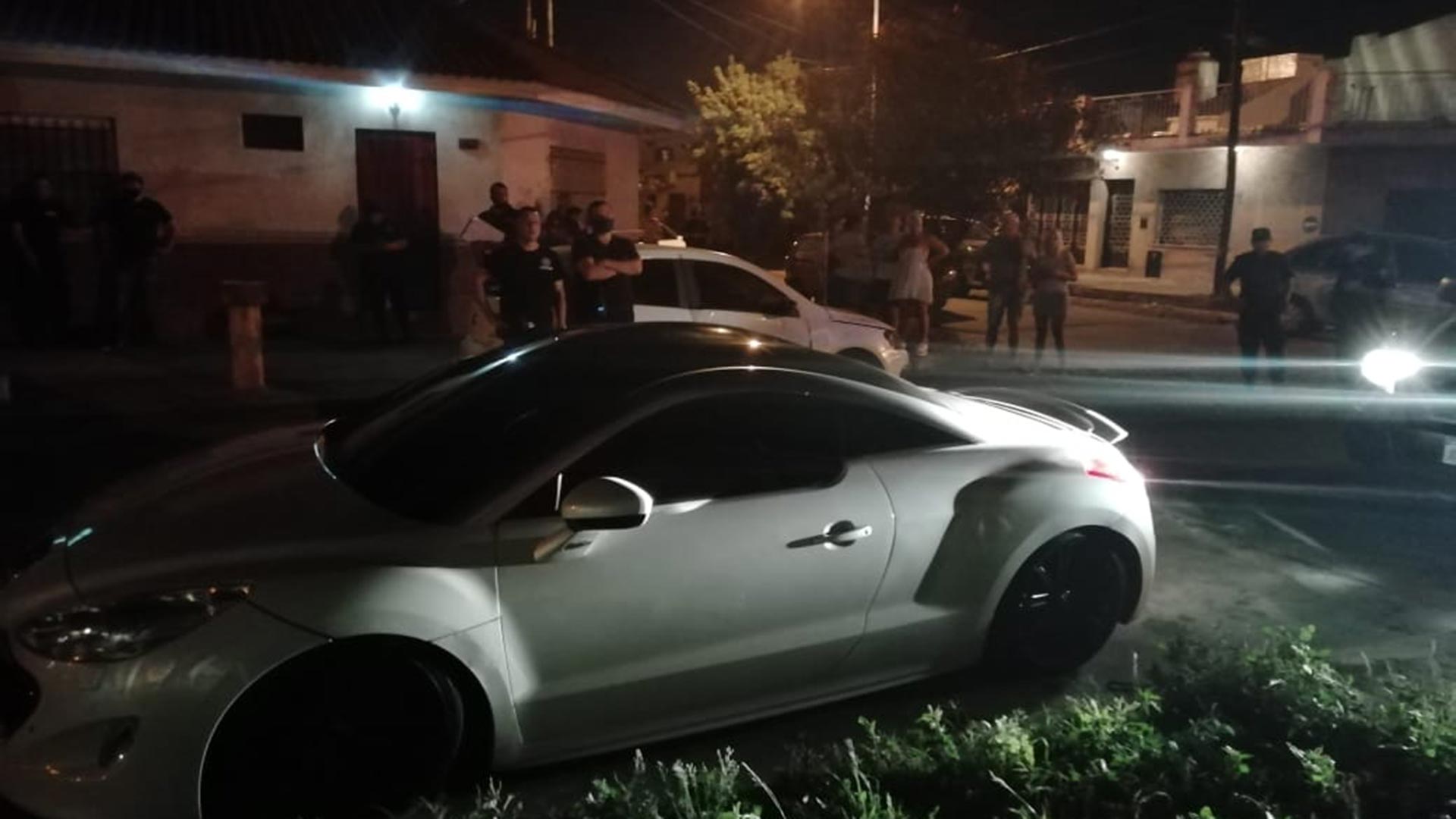 El joven fue llevado al hospital por vecinos, pero perdió la vida antes de ingresar al nosocomio
