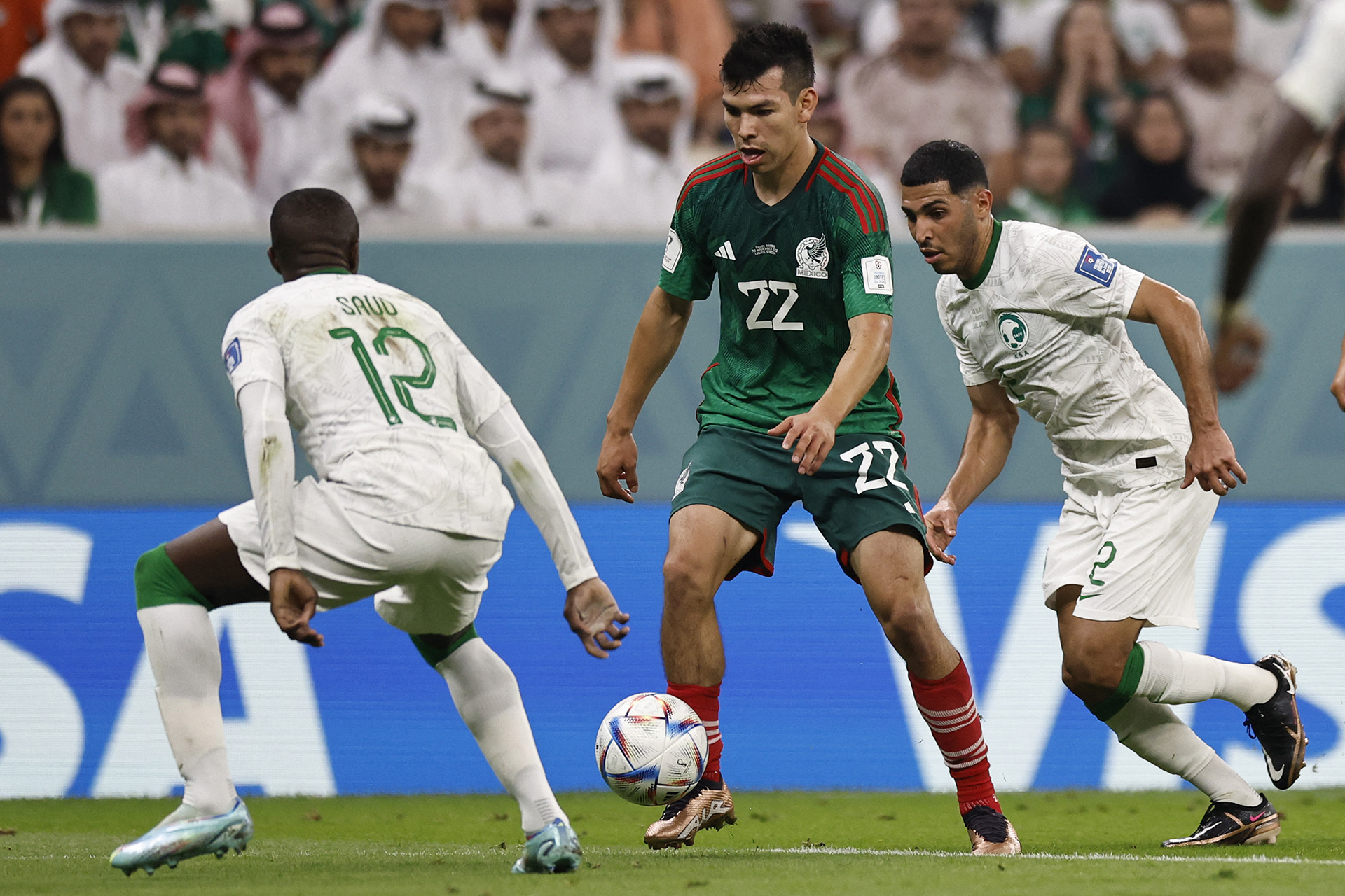 Hirving Lozano es uno de los futbolistas mexicanos que han logrado destacar en los últimos años en Europa (Foto: AFP)