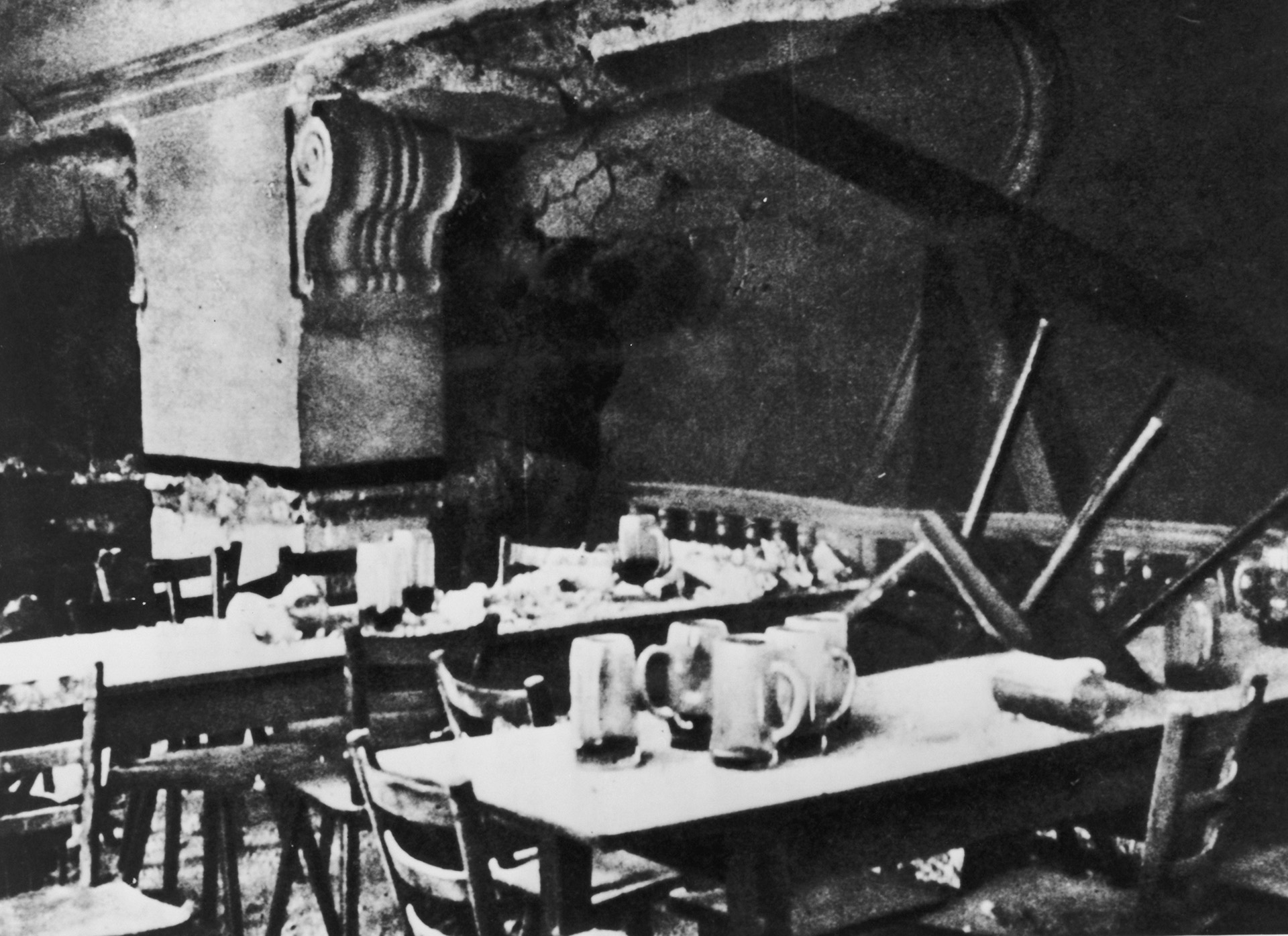 El 8 de noviembre de 1939, hace ya ochenta y cuatro años, una bomba destruyó más de la mitad de la cervecería Bürgerbräukeller, de Múnich: mató a ocho personas y dejó heridas a sesenta y tres, dieciséis de ellas de gravedad (Photo by Keystone/Hulton Archive/Getty Images)