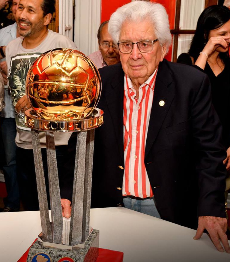Fue el creador de la “selección fantasma”, convivió con Bilardo, dirigió a Menotti y a los 98 años sigue dando cátedra de fútbol 
