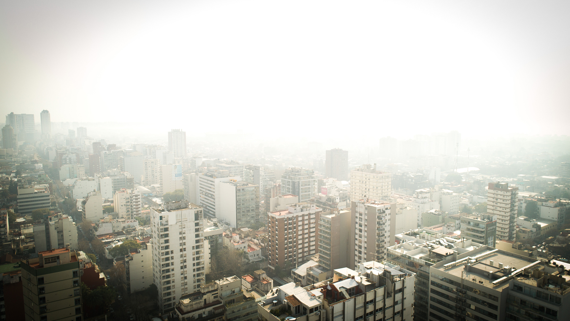 La semana pasada la ciudad de Buenos Aires permaneció cubierta por el humo producto de incendios en el Delta del Paraná (Thomas Khazki)