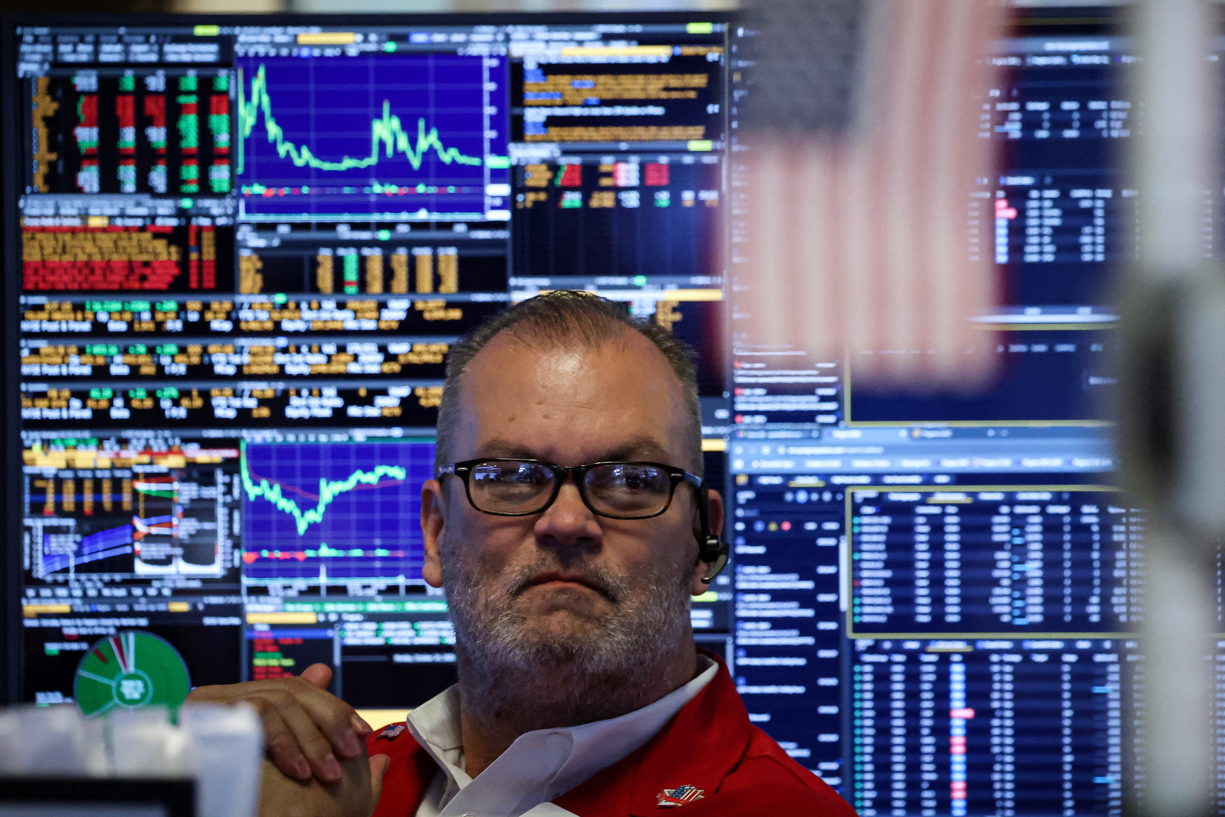 Jornada financiera: con el dólar firme, los bonos rebotaron 2% y las acciones argentinas en Wall Street cayeron hasta 5%
