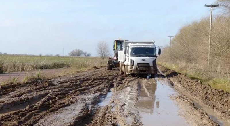 En la Argentina hay medio millón de kilómetros de caminos rurales por los que se transportan las cosechas que suponen una de las principales entradas de divisas para el país. (Imagen: gentileza)
