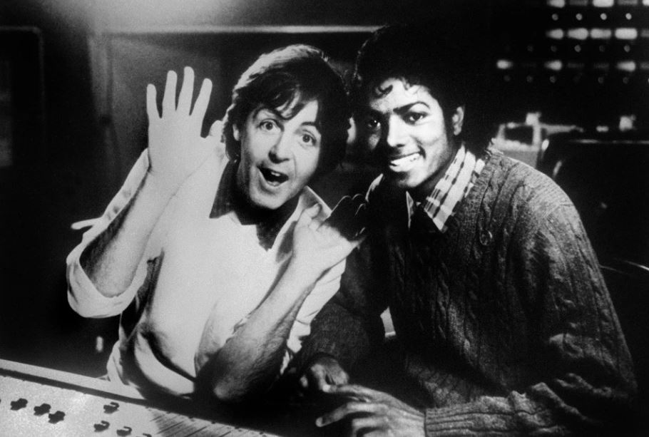 Michael y Paul grabaron juntos las canciones “The Girl Is Mine”, que se convirtió en el primer sencillo del disco Thriller de Jackson, y “Say Say Say”, uno de los mayores éxitos de McCartney (Foto: AFP)