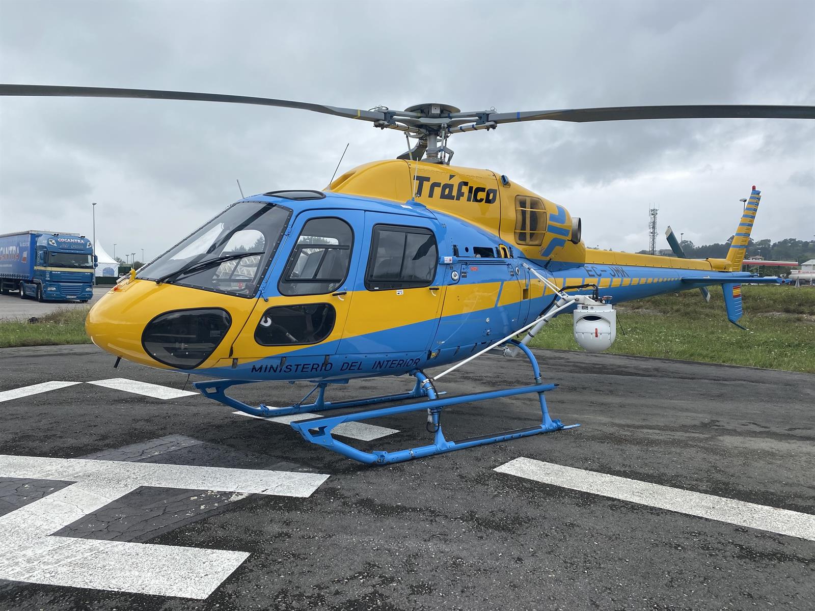 Así multa Pegasus, el radar aéreo de la DGT: un helicóptero con cámaras de  alta definición - Infobae