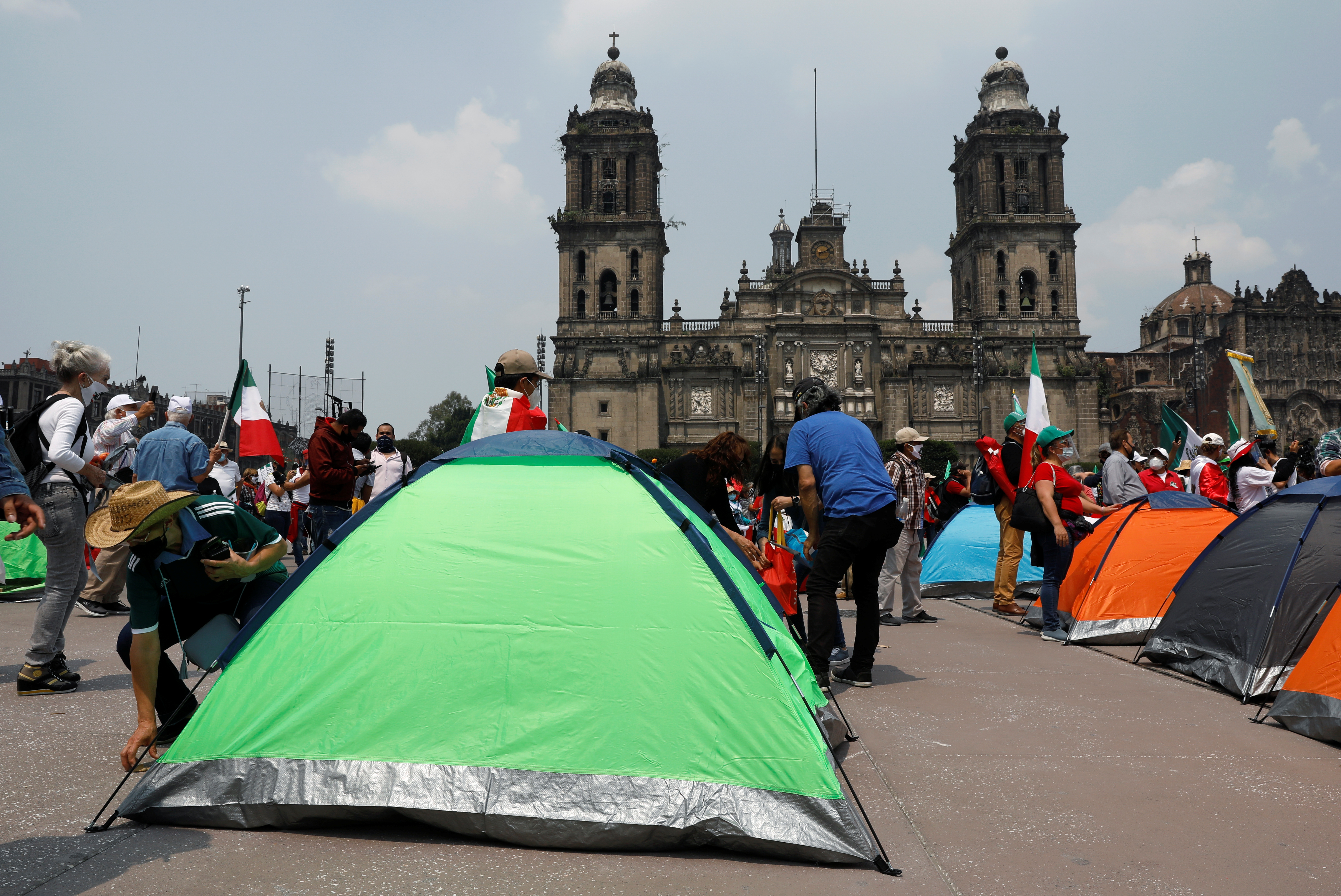 FRENAAA y López Obrador son muy parecidos: la crítica de The New York Times a los movimientos opositores en México (Foto: REUTERS/Carlos Jasso)