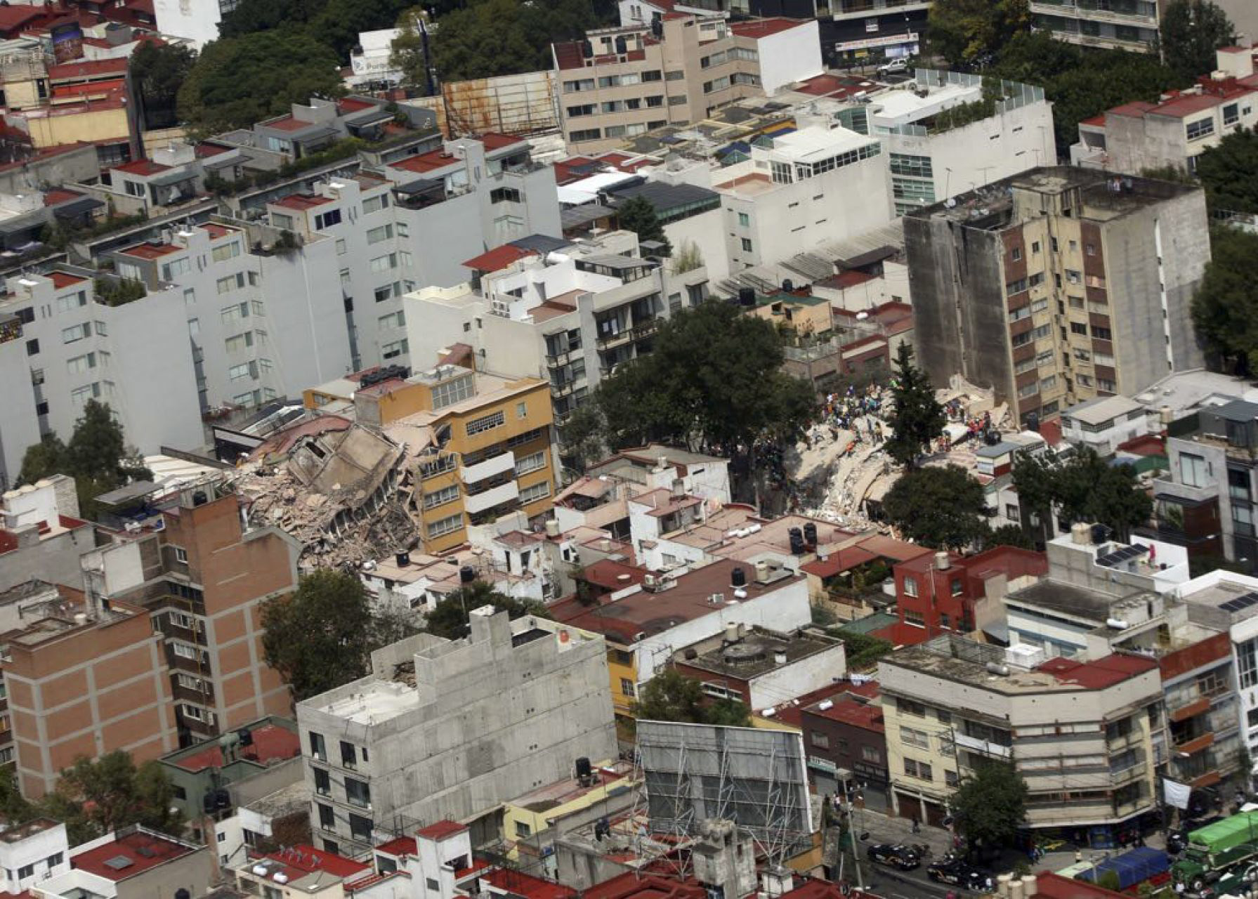 CIUDAD DE MÉXICO, 19SEPTIEMBRE2017.- Varios edificios colapsados se observan en la capital tras el fuerte sismo que sacudió a la capital. FOTO: POLICÍA FEDERAL /CUARTOSCURO.COM