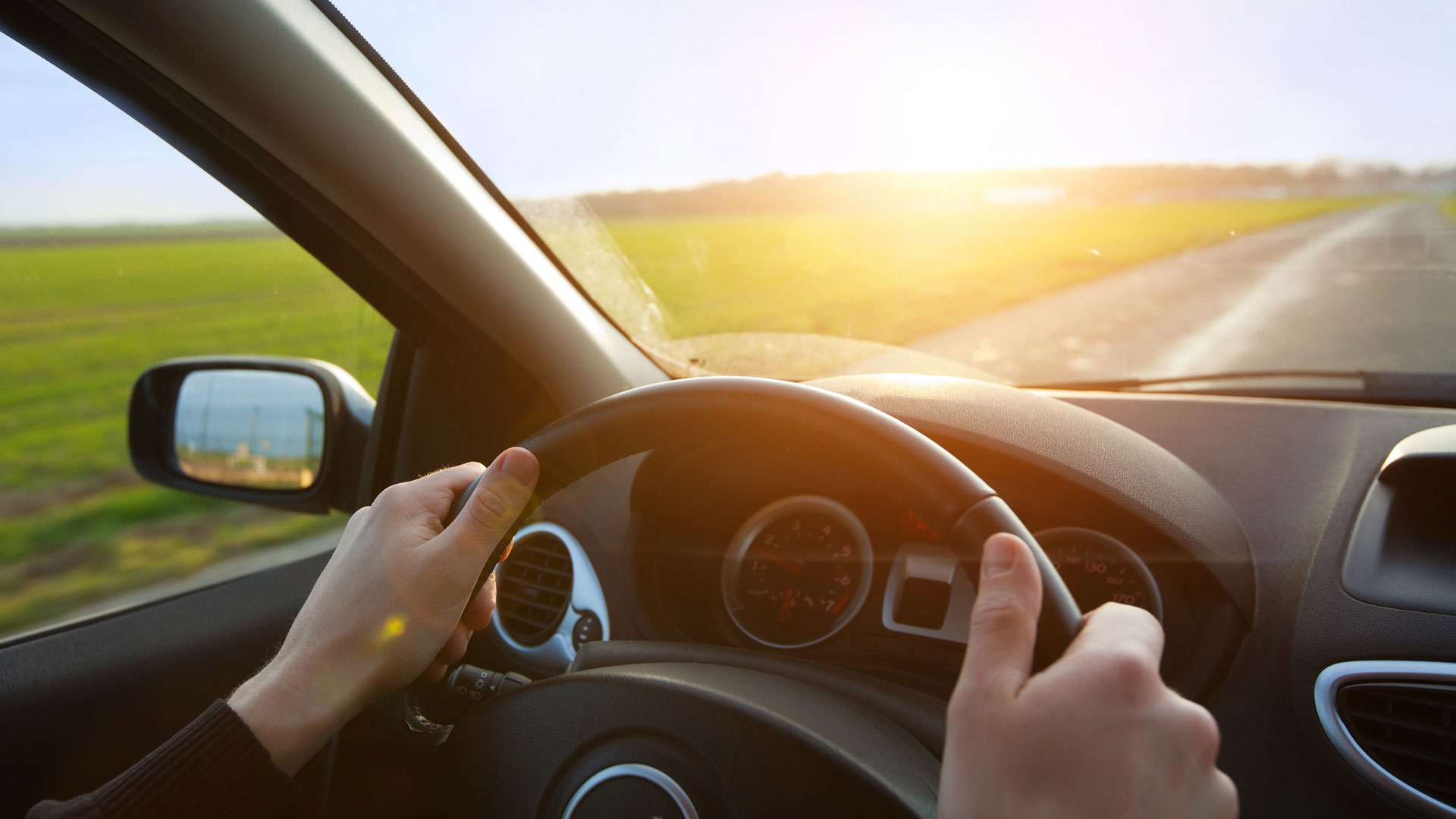 Saber cómo tomar el volante y regular el asiento es clave para estar confortable por varias horas como las de un viaje extenso