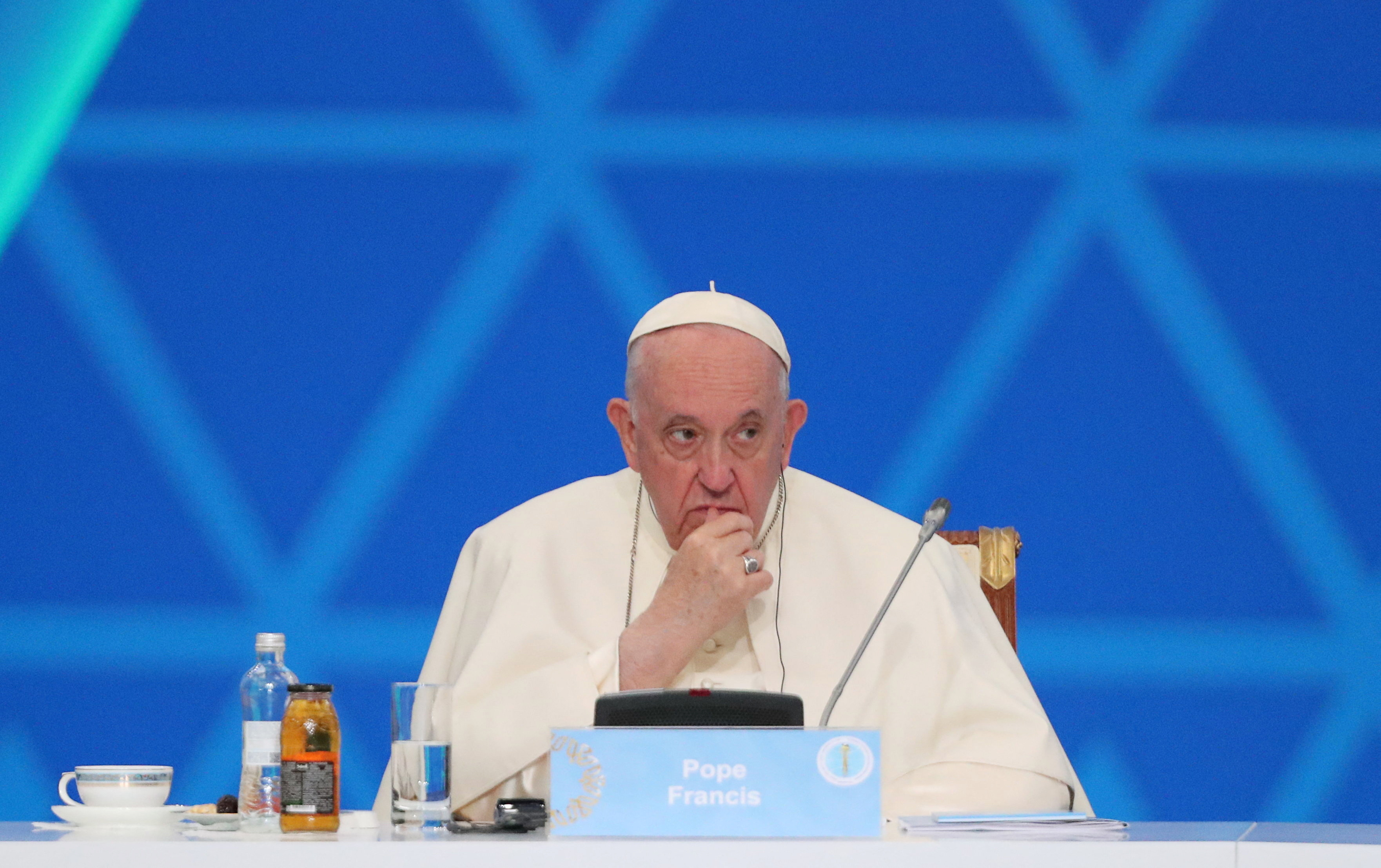 El papa Francisco desafía a quienes los critican por tejer relaciones con otras religiones: “Nadie es extranjero en la Iglesia”