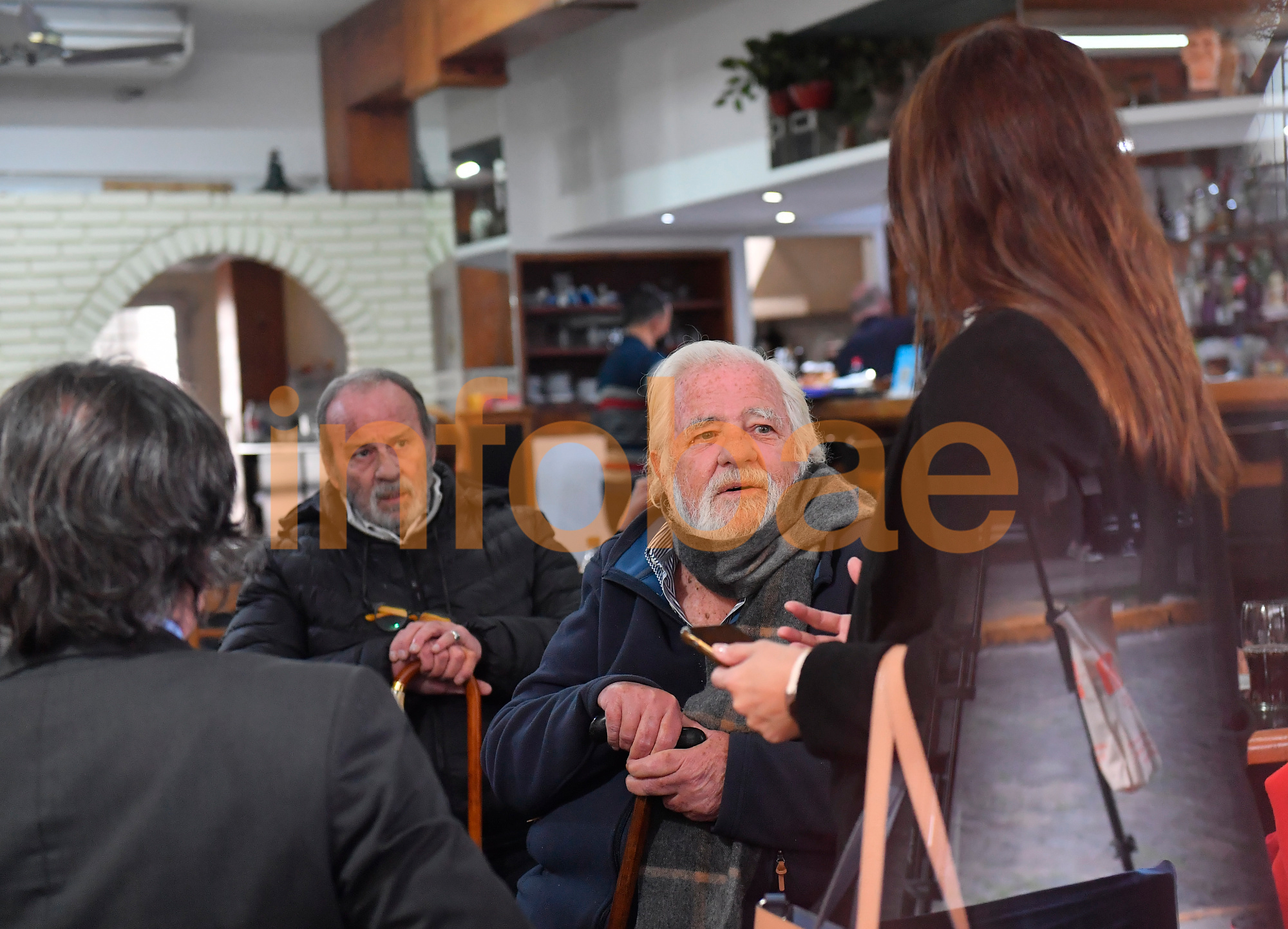 Carrascosa y Horacio García Belsunce en el café que está enfrente de los tribunales