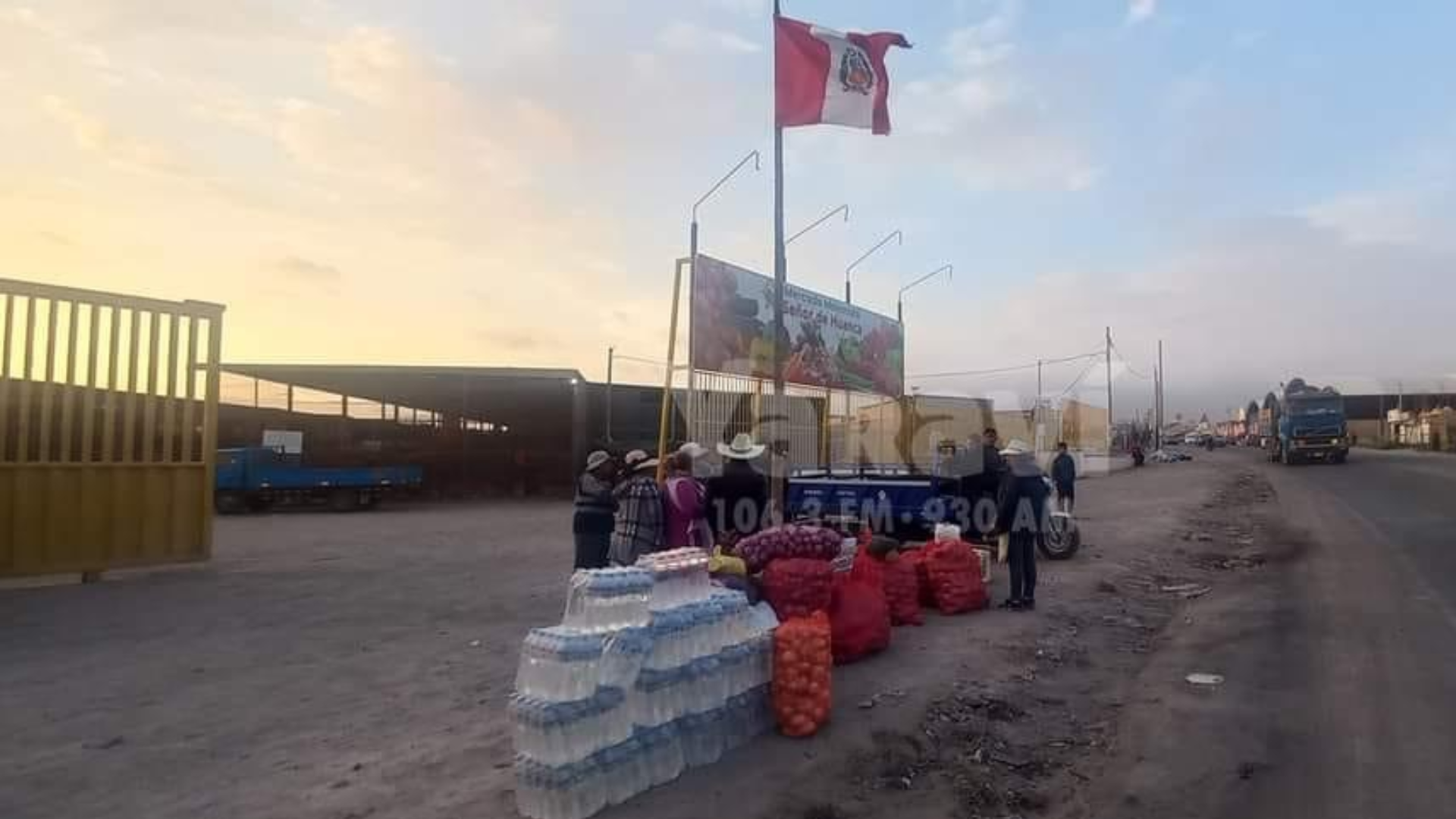 Víveres son entregados a protestantes que llegarán a Lima. Foto: Yaraví