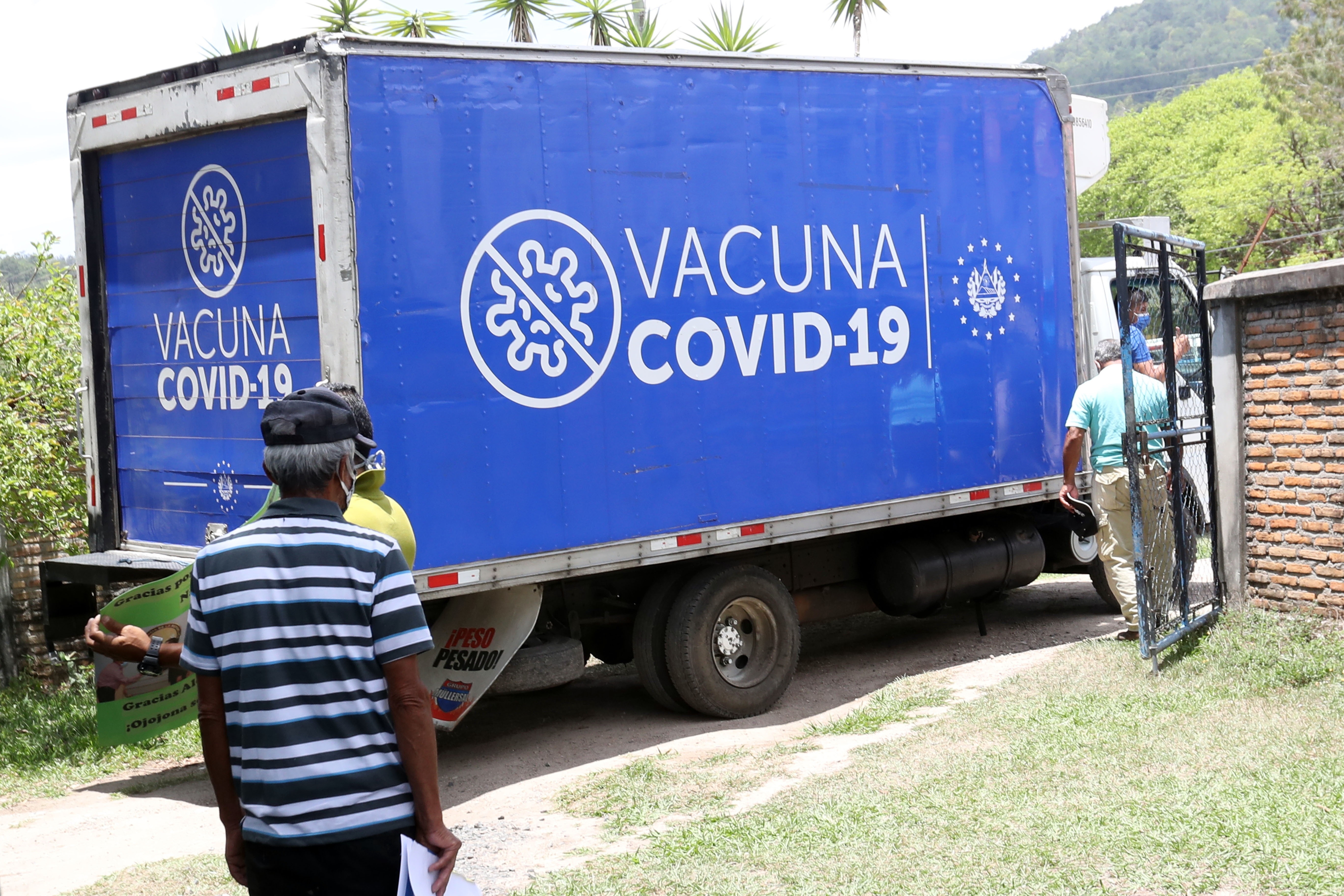 El Salvador es el séptimo país latinoamericano que recibe una donación de vacunas dentro de las 80 millones de dosis que Biden ha prometido compartir con otros países (Foto: EFE)
