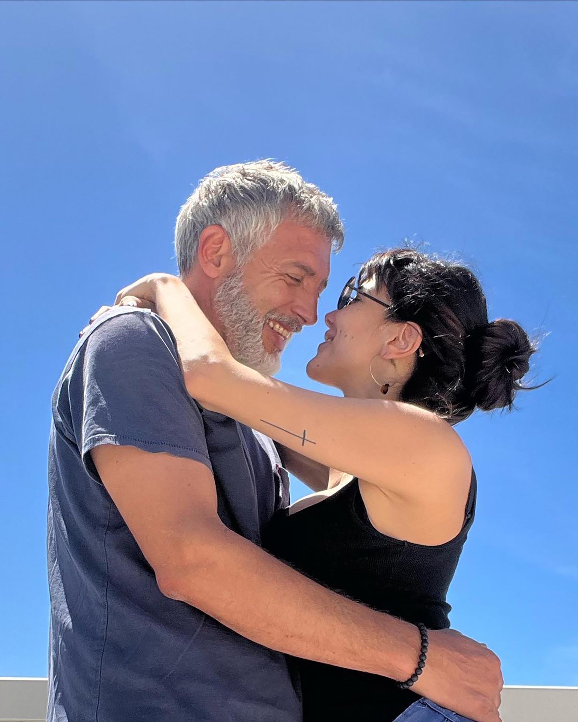 Romántica foto de Andrea Rincón y Mauricio Corrado