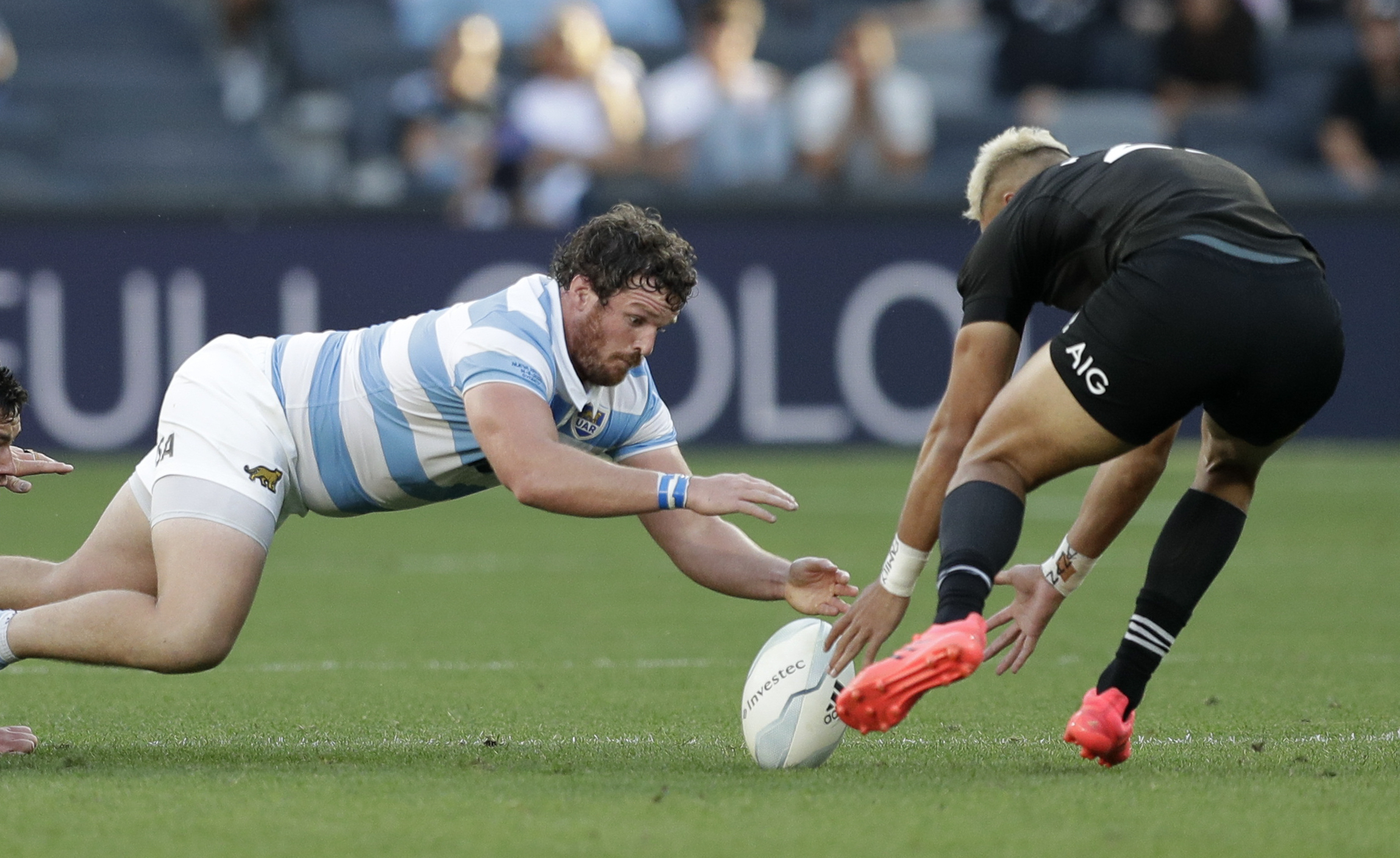 Con intensidad y orden, el conjunto argentino dominó prácticamente todo el desarrollo del juego (AP Photo/Rick Rycroft)
