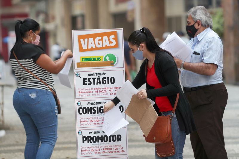 La economía del día día de los brasileños y el olvido de los candidatos