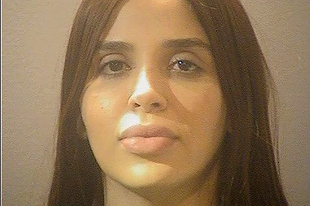 Emma Coronel está detenida en una prisión de Alexandria, Virginia, acusada de conspirar para el envío de narcóticos a EEUU (Foto:  Alexandria Sheriff's Office/Handout vía Reuters)
