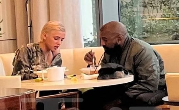 El rapero Kanye West fue visto comiendo en un prestigioso restaurante con su actual pareja, la diseñadora de Yezzy, Bianca Censori. (TMZ)