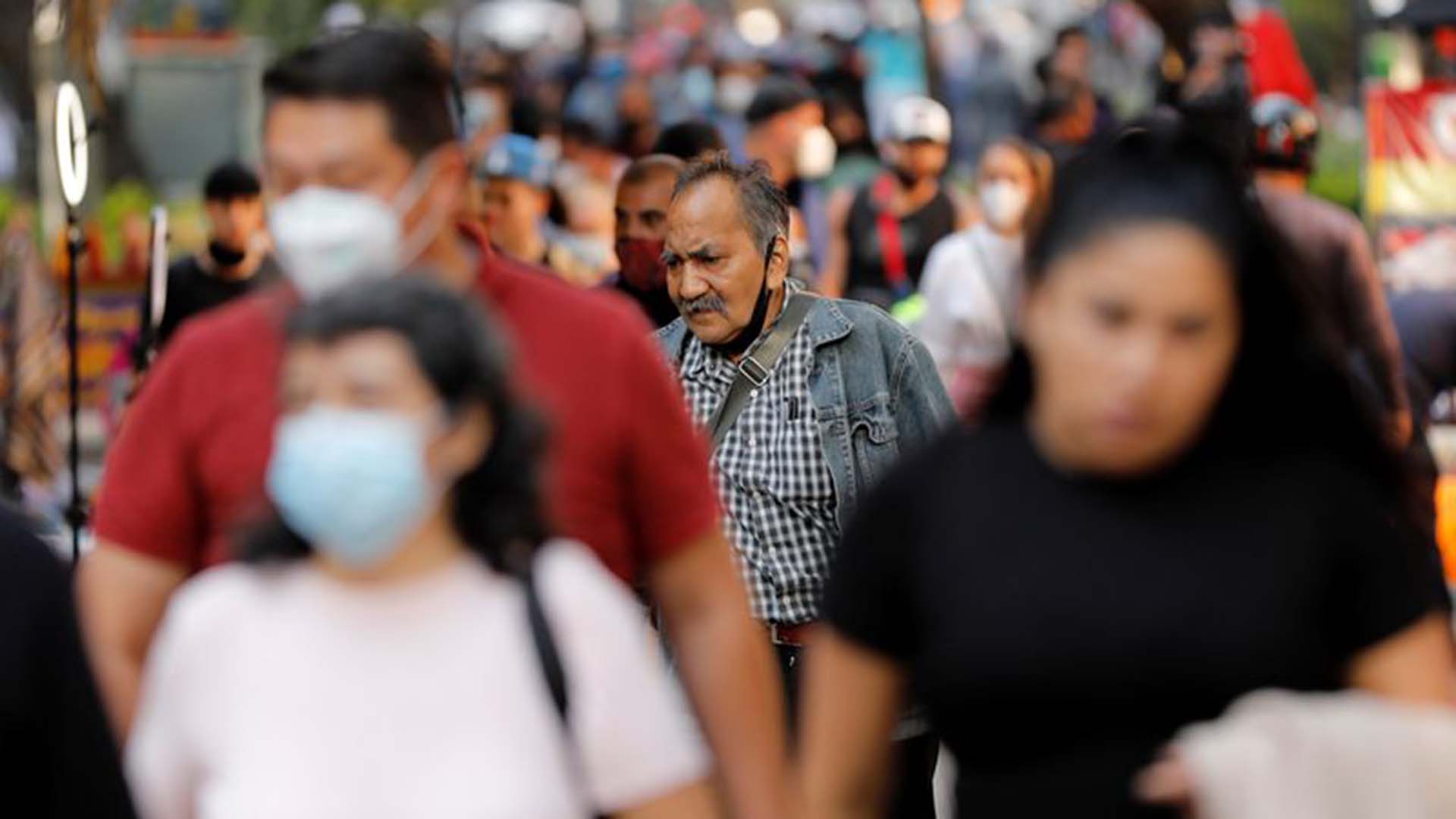 Reportan el primer caso doble de coronavirus e influenza AH1N1 en una misma paciente en México