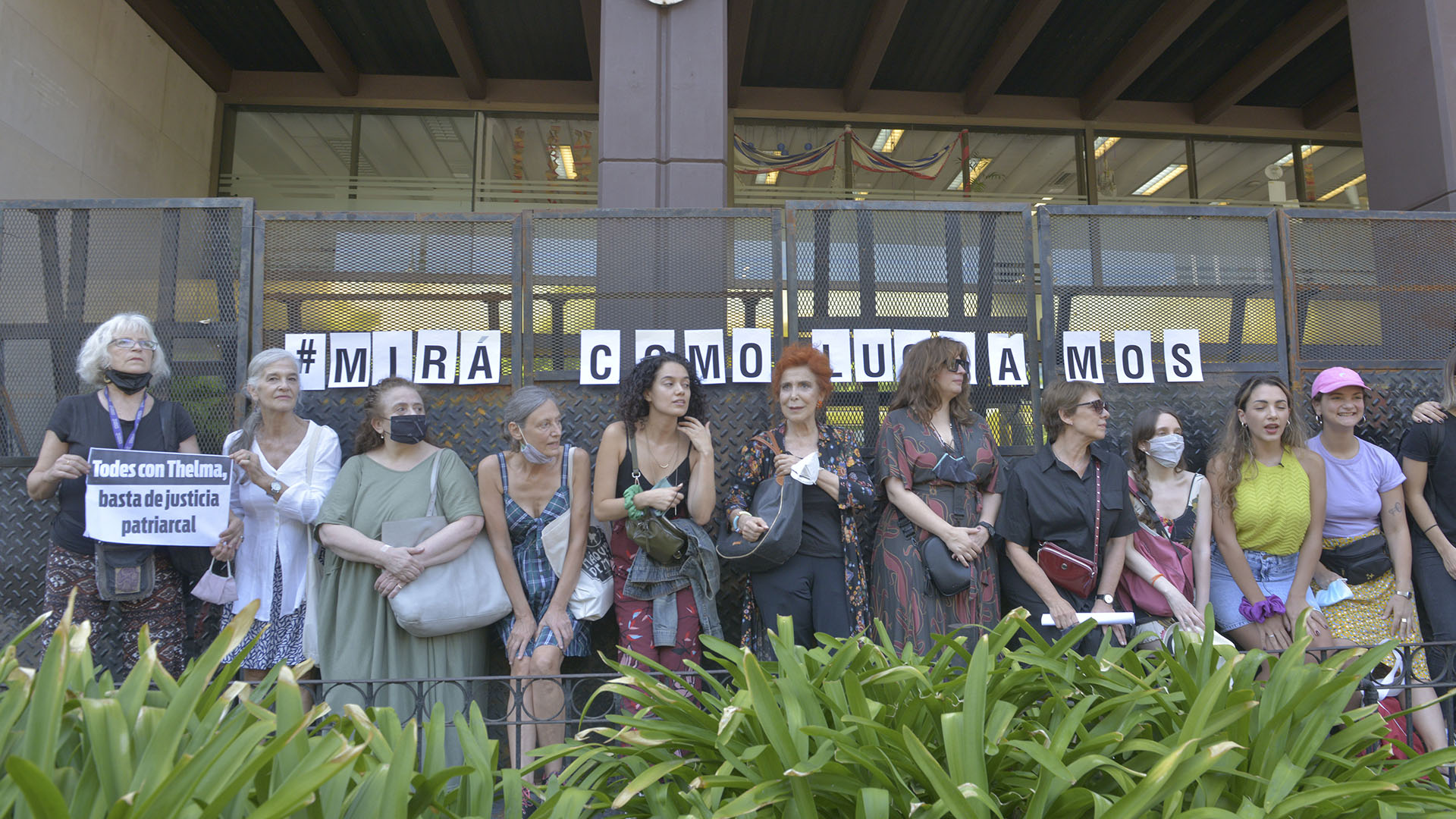 En febrero de 2022, Thelma Fardin junto a varias actrices que la acompañaron en una marcha frente al consulado de Brasil, bajo el lema "Mirá cómo luchamos"
