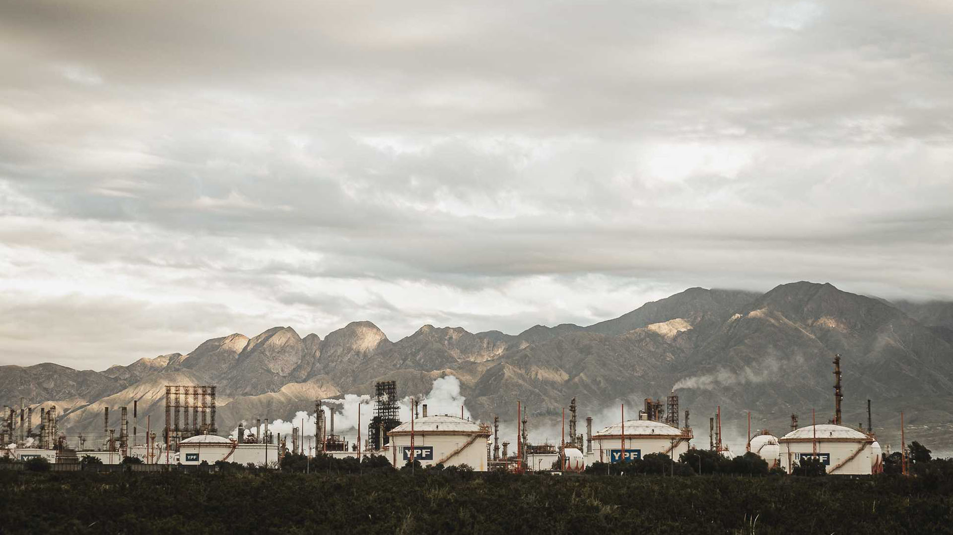 La producción no convencional de YPF evitó el declino en petróleo y gas 