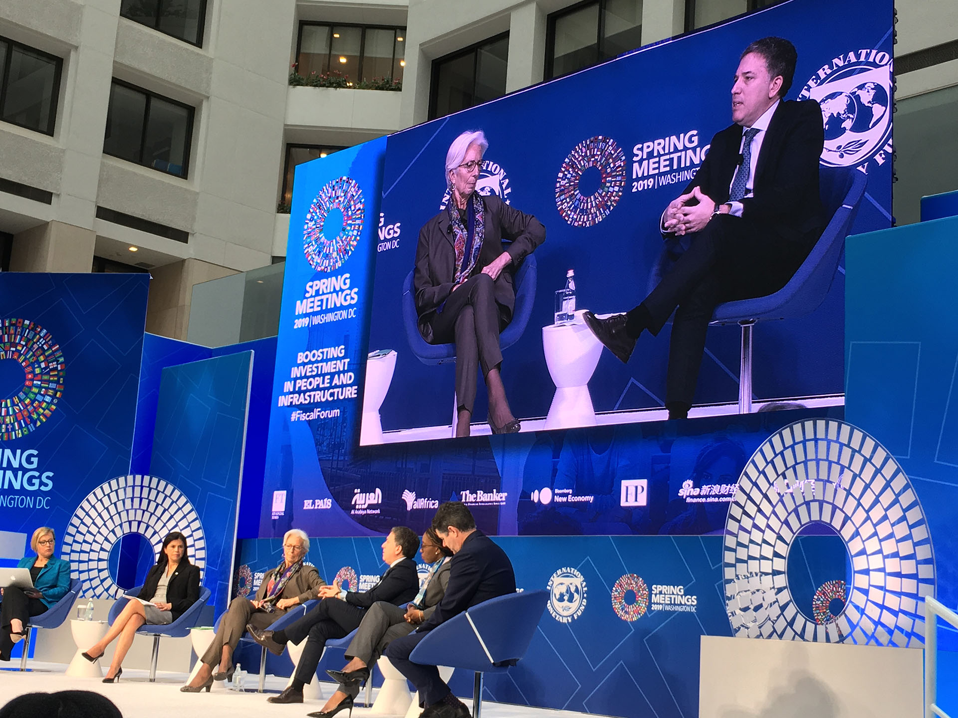 El entonces ministro Nicolás Dujovne y la entonces directora del FMI, Christine Lagarde, en las "reuniones de Primavera" de 2019