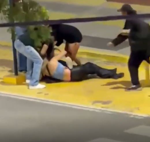 Violento enfrentamiento de un grupo de mujeres en Neuqu&eacute;n: todo sucedi&oacute; a la salida de un boliche 
