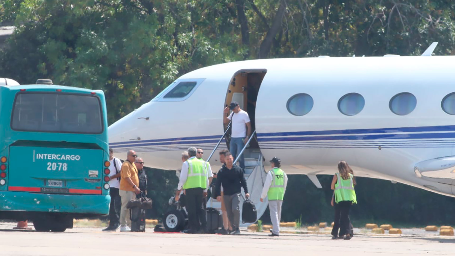 Ricky Martin llegó a Buenos Aires: el video del encuentro con sus fans en el aeropuerto