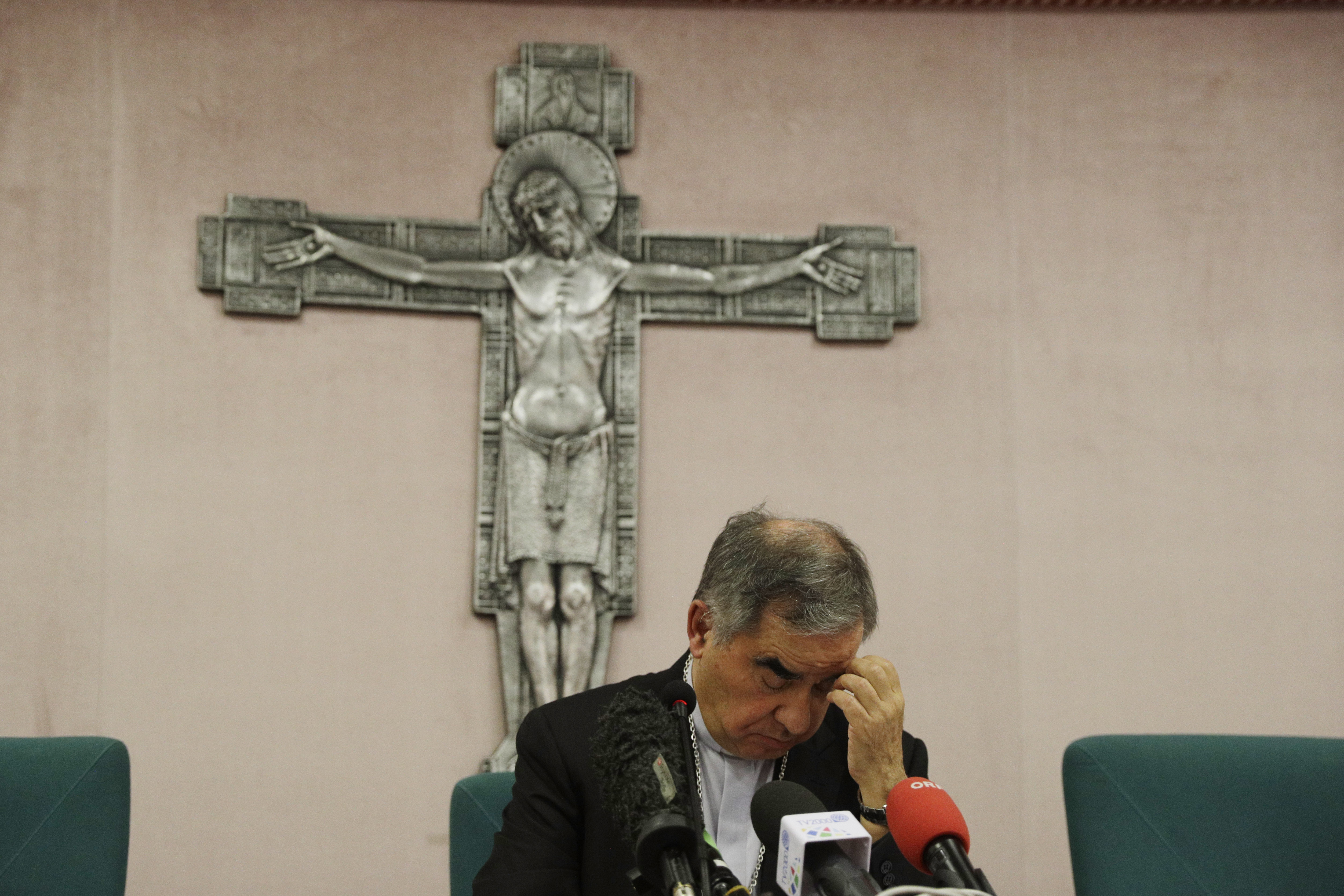 Angelo Becciu, the main defendant in a trial in the Vatican for alleged financial irregularities, was accused today by the former consultant Francesca Chaoqui (AP Photo/Gregorio Borgia, File)