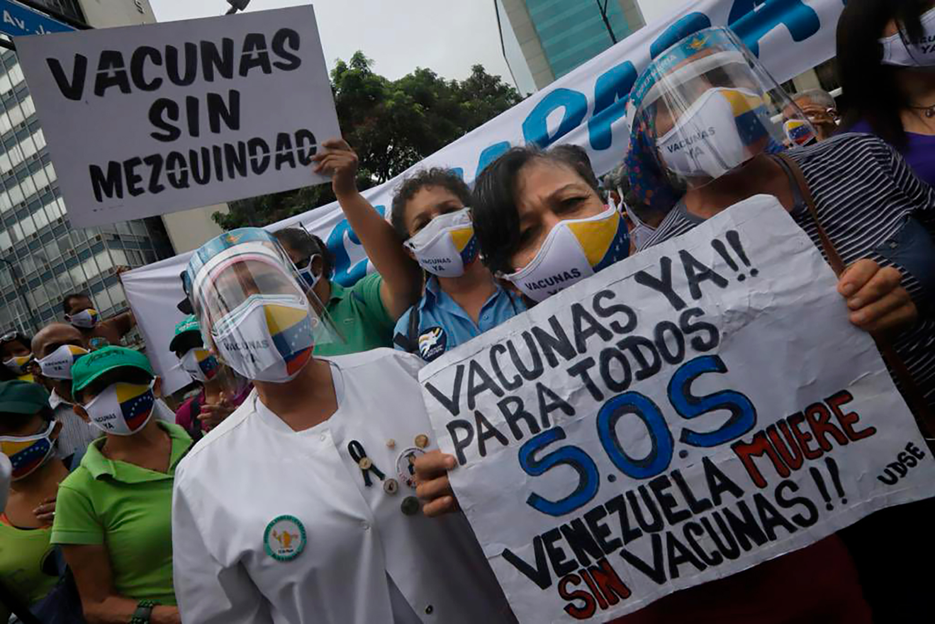Protesta en Caracas: manifestantes exigieron al régimen venezolano “vacunas para todos” y un “plan nacional transparente” para combatir el coronavirus
