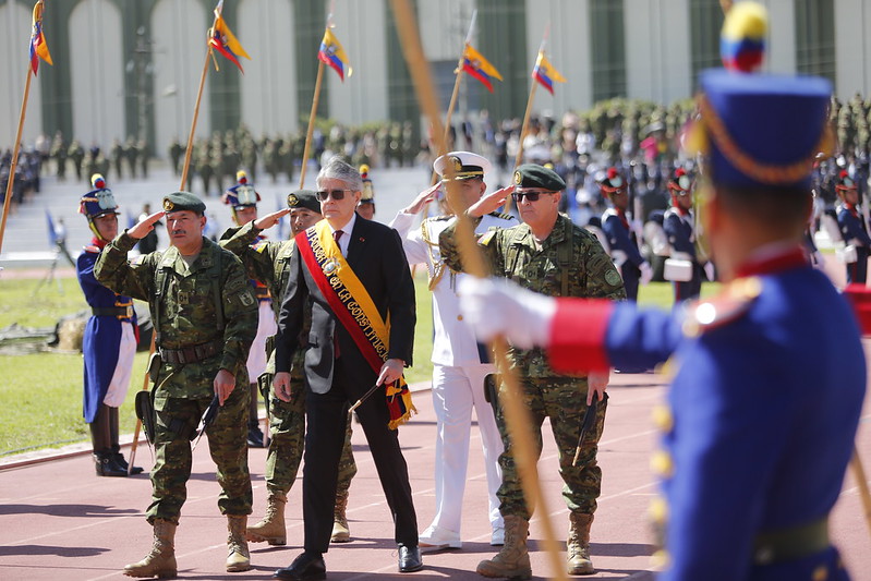 El presidente de Ecuador, Guillermo Lasso, se refirió a los nuevos desafíos que enfrentan las Fuerzas Armadas en una ceremonia castrense celebrada en Quito.