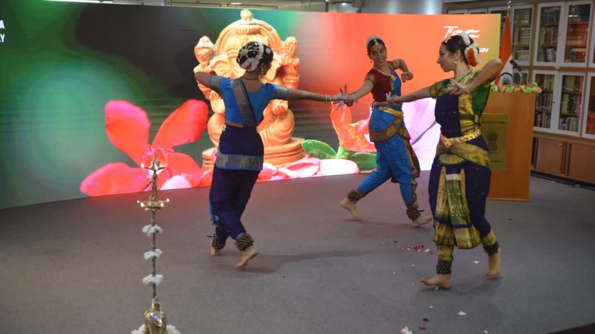 La escuela de Danza Gungur sorprendió con una danza clásica llamada Pushpanjali (Gentileza: Embajada de India en Argentina)