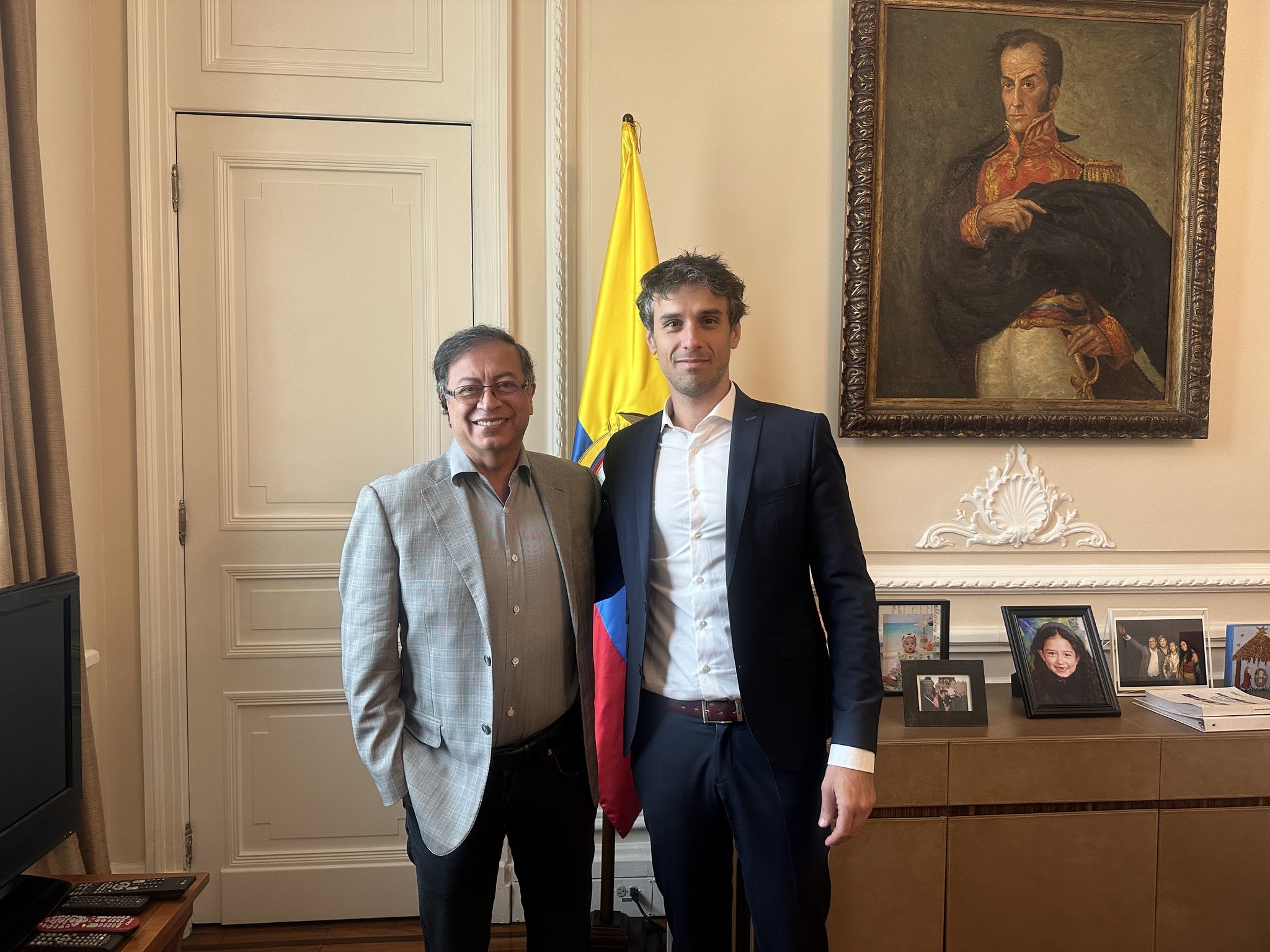 Abogado de Pedro Castillo sostuvo una reunión con Gustavo Petro en Colombia