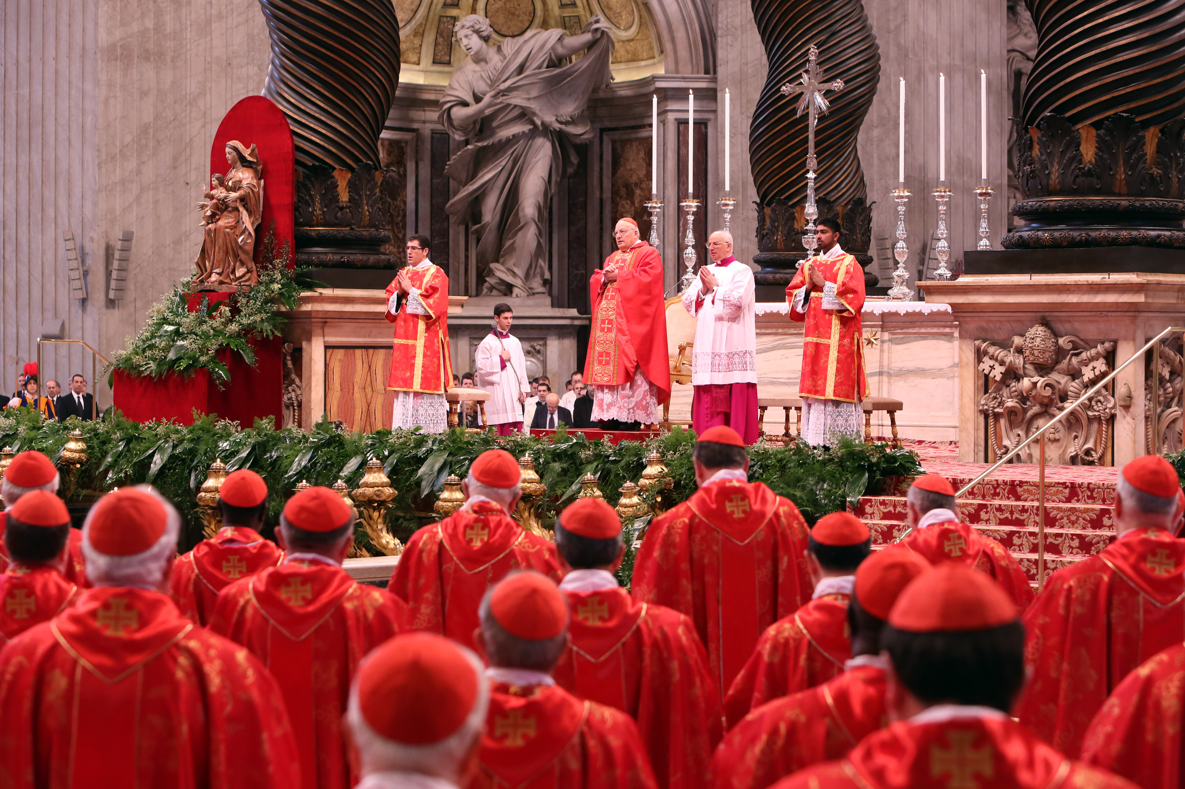 "Hermanos y hermanas, buenas tardes. Saben que el deber de un cónclave es dar un obispo a Roma y parece que mis hermanos cardenales han ido a buscarlo al fin del mundo, pero ya estamos aquí", fueron las primeras palabras de su prédica (Franco Origlia/Getty Images)