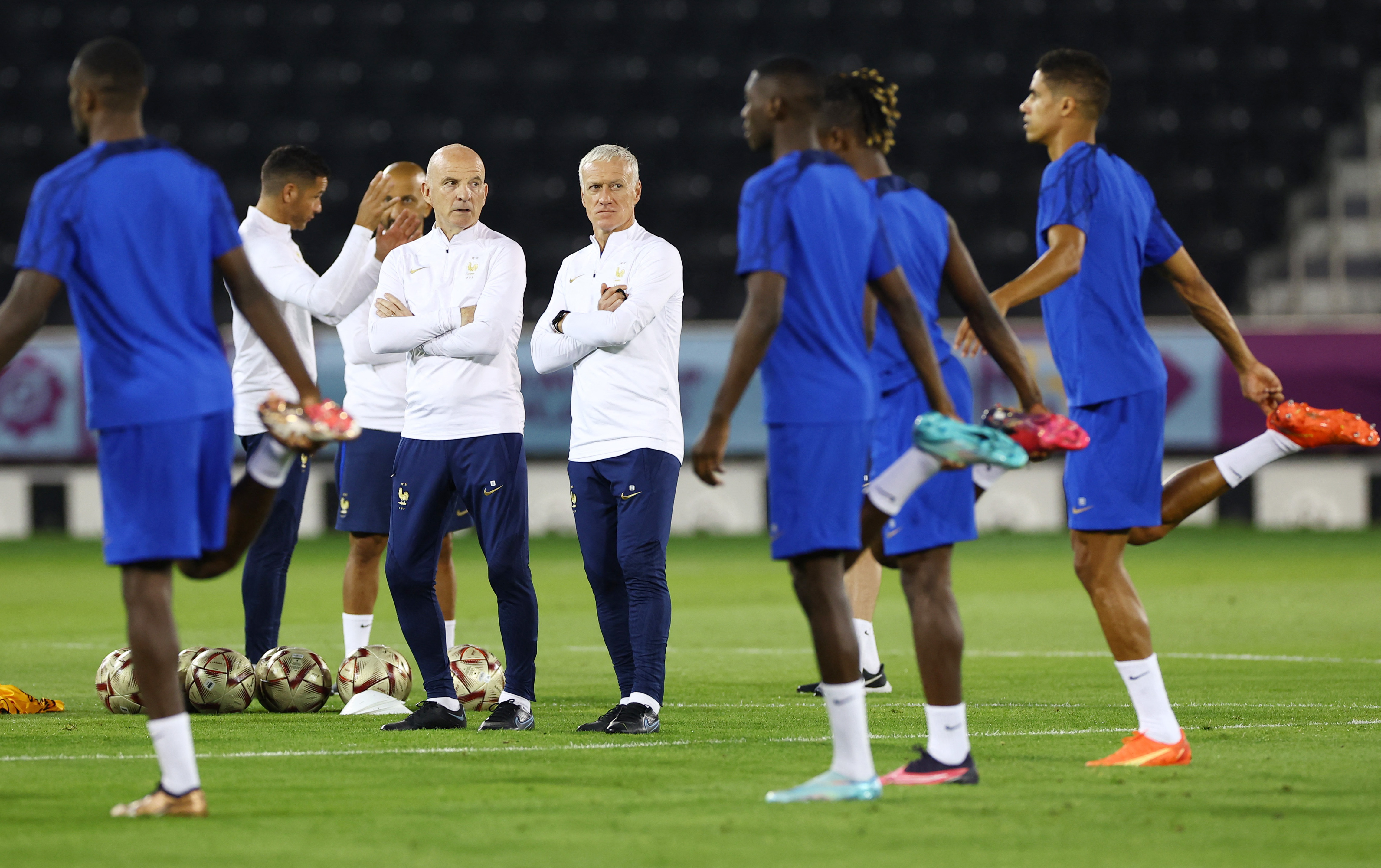 Piłka nożna – FIFA World Cup Katar 2022 – Trening Francji – Al Sadd Stadium, Doha, Katar – 13 grudnia 2022 Trener Francji Didier Deschamps podczas treningu REUTERS / Ibrahim Al-Omari