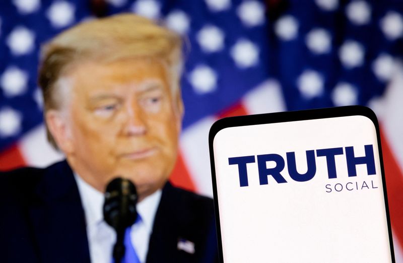 El mensaje de Trump en la plataforma Truth Social reiteró las afirmaciones infundadas que ha hecho desde 2020 de que las elecciones presidenciales de 2020 fueron fraudulentas. (REUTERS)