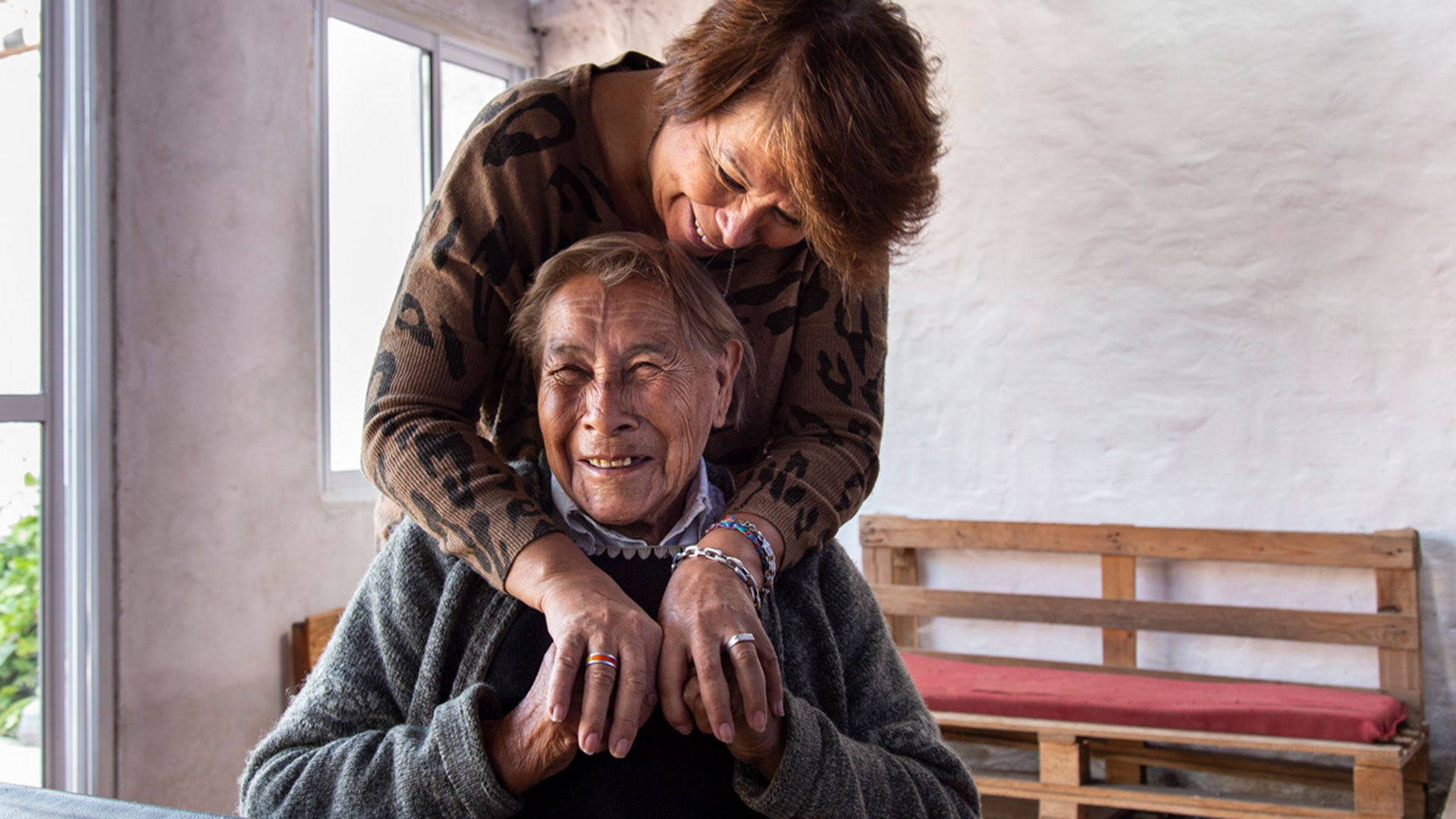 Madre e hija juntas después de 68 años (Diego Barbatto)