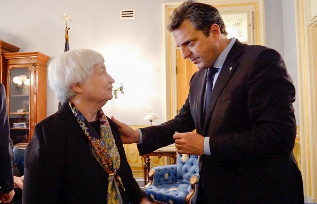 El ministro de Economía, Sergio Massa, y la secretaria del Tesoro, Janet Yellen, durante un encuentro oficial en Washington