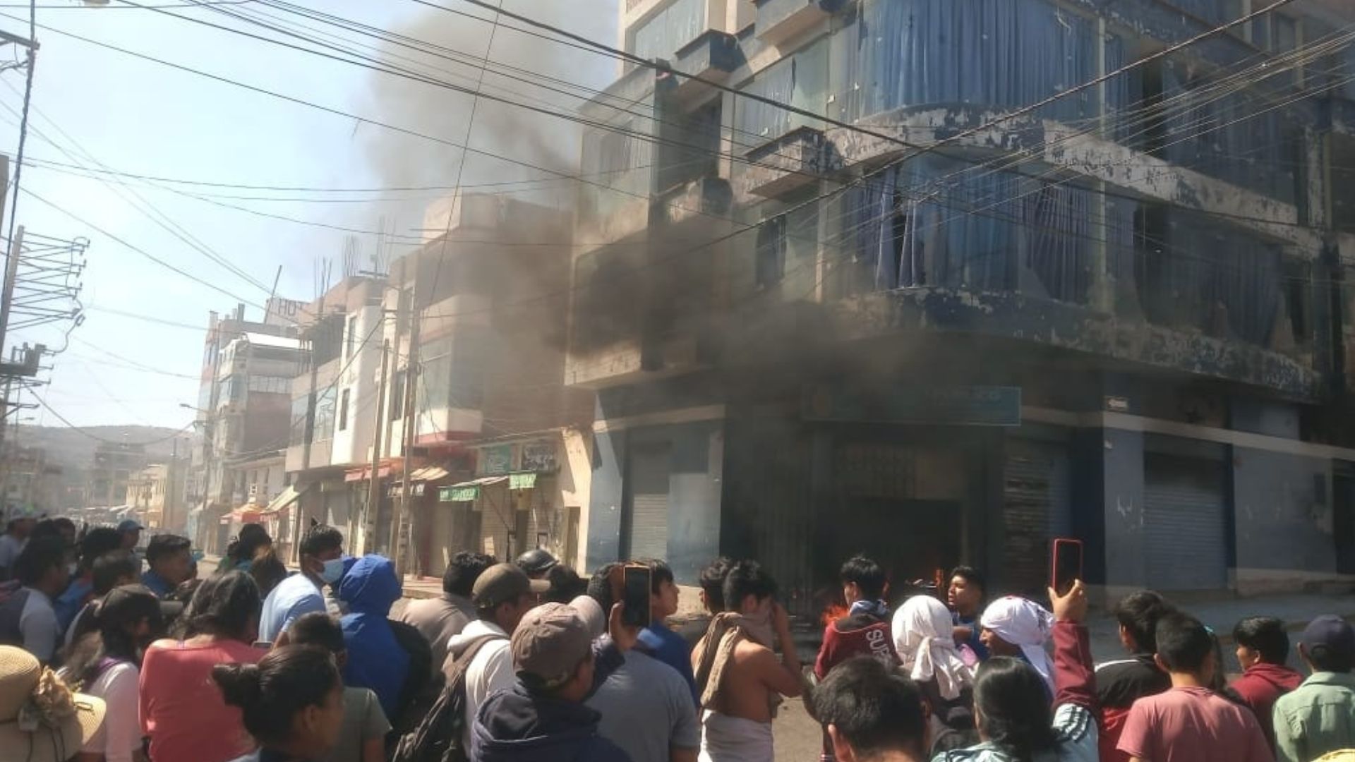 Tensión en Ayacucho EN VIVO: incendian sede del Poder Judicial y siguen protestas en Huanta por crimen de escolar