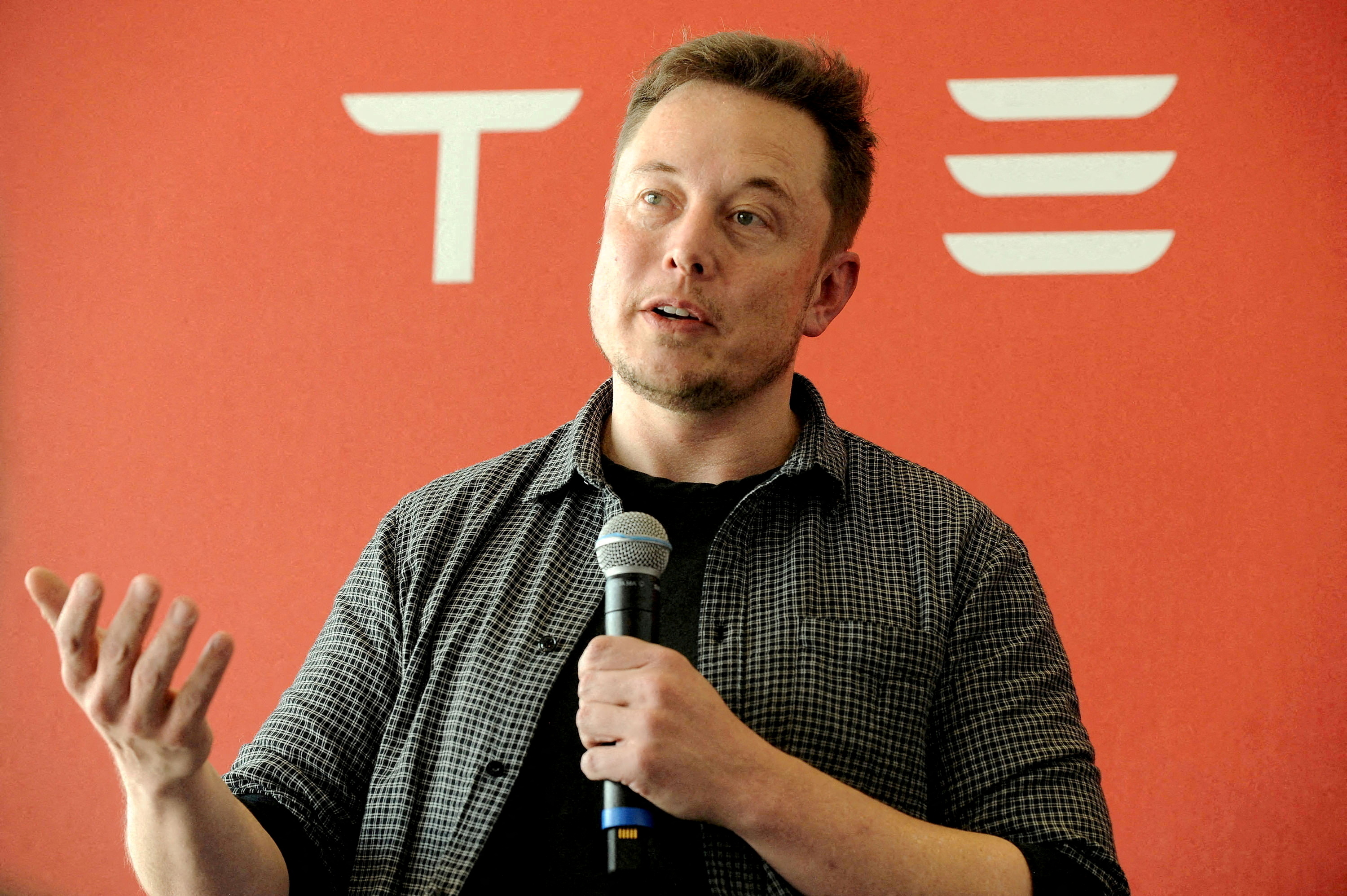 Elon Musk pidió que la gente tenga más hijos para evitar que “todos terminemos con pañales de adultos”