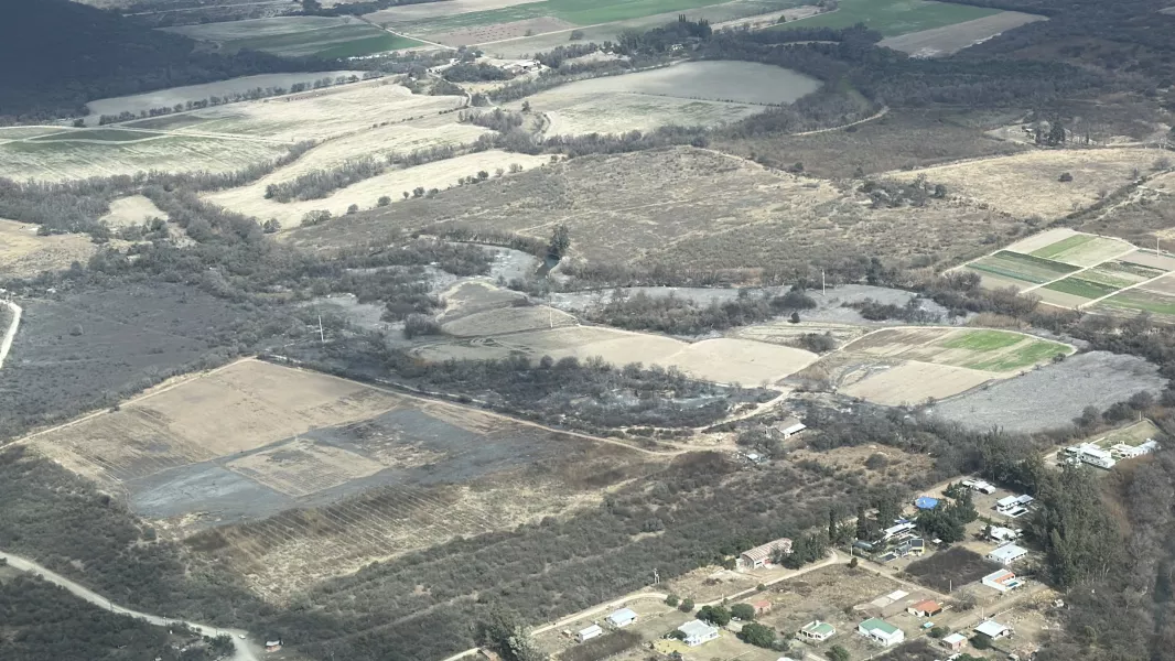 El gobierno de Salta sobrevol&oacute; las zonas incendiadas por el viento zonda y hay nuevas alertas