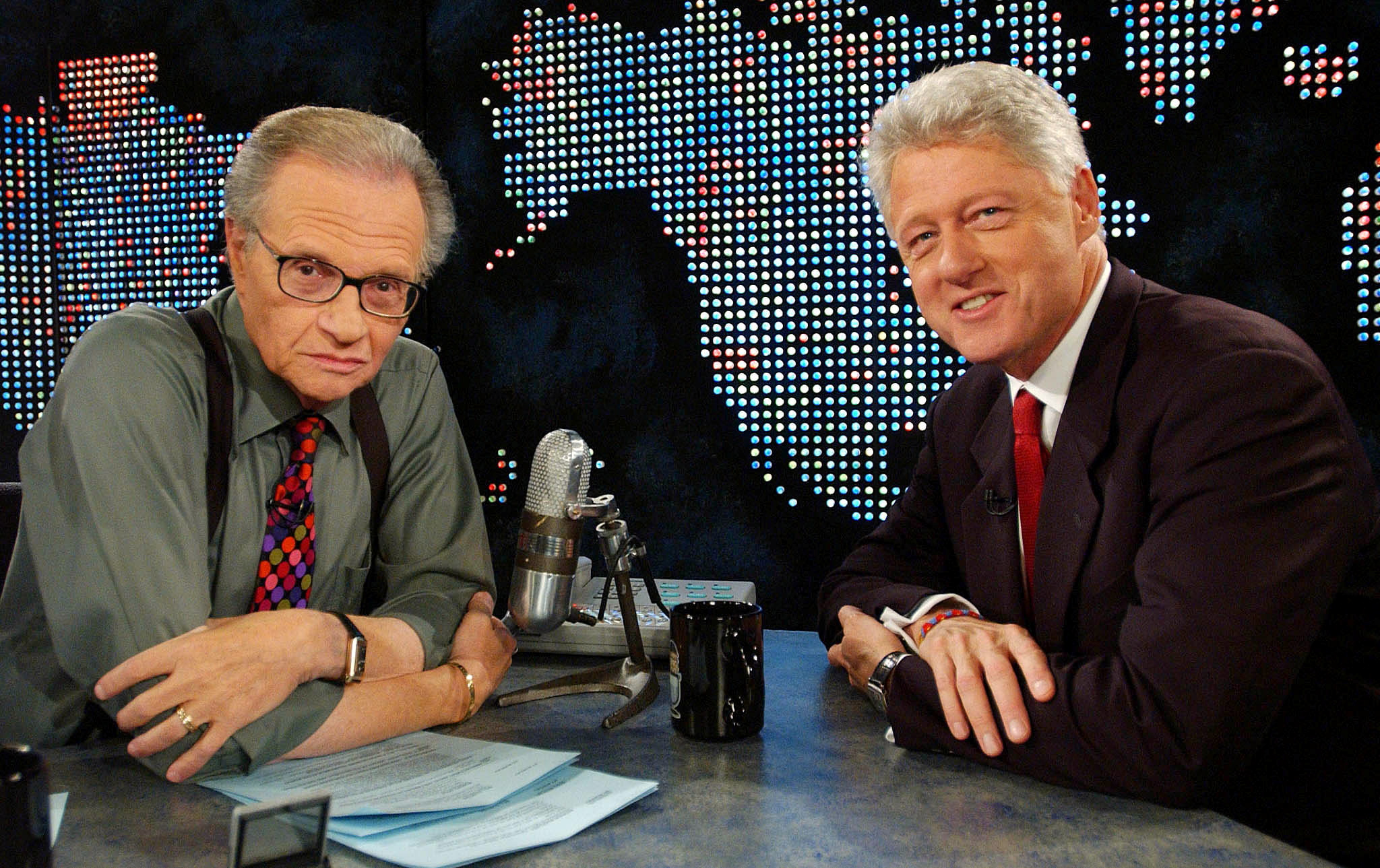 Con Bill Clinton en el 2002 (REUTERS)