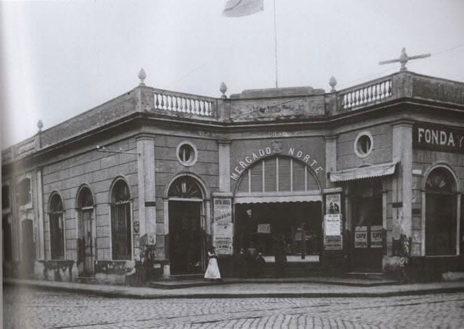 As&iacute; era el mercado del siglo XIX que funcionaba donde hallaron t&uacute;neles y s&oacute;tanos subterr&aacute;neos en una plaza de Rosario
