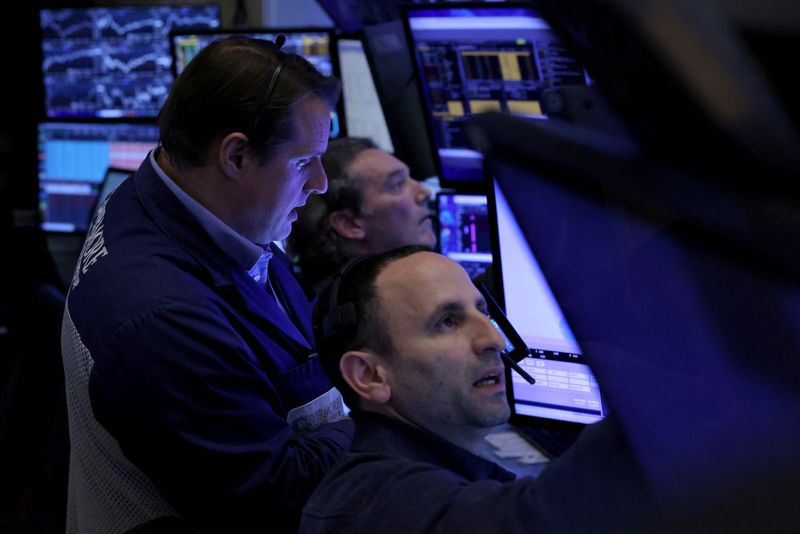 Mercados: cayeron las acciones y los bonos, en medio de la volatilidad cambiaria local