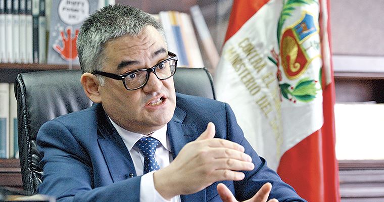 Anti-corruption attorney Milko Ruiz requested information through the Foreign Ministry.  (A Peruvian man)